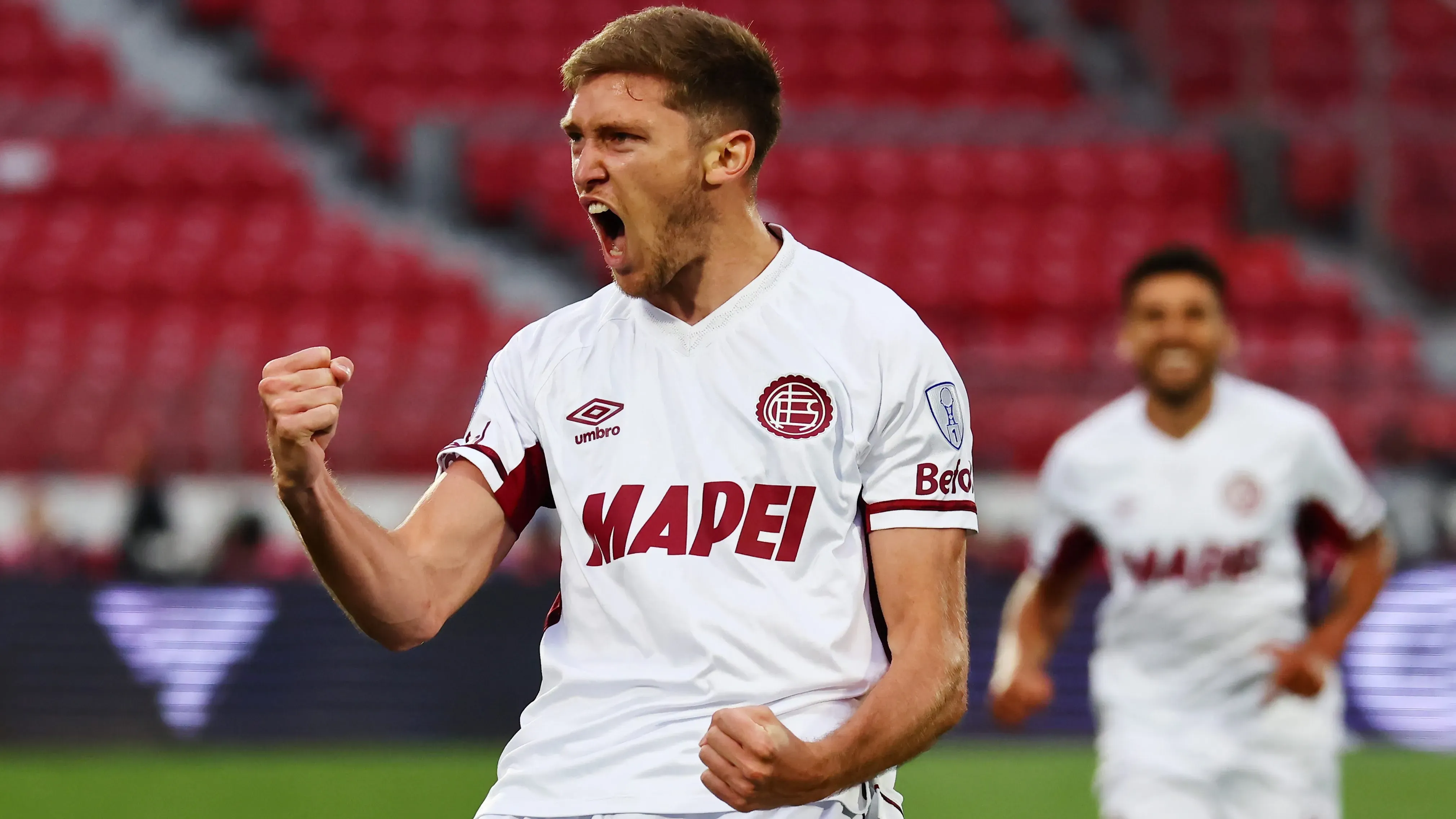 Rodrigo Castillo comemorando um gol pelo Lanús. (Photo by Marcelo Hernandez/Getty Images)