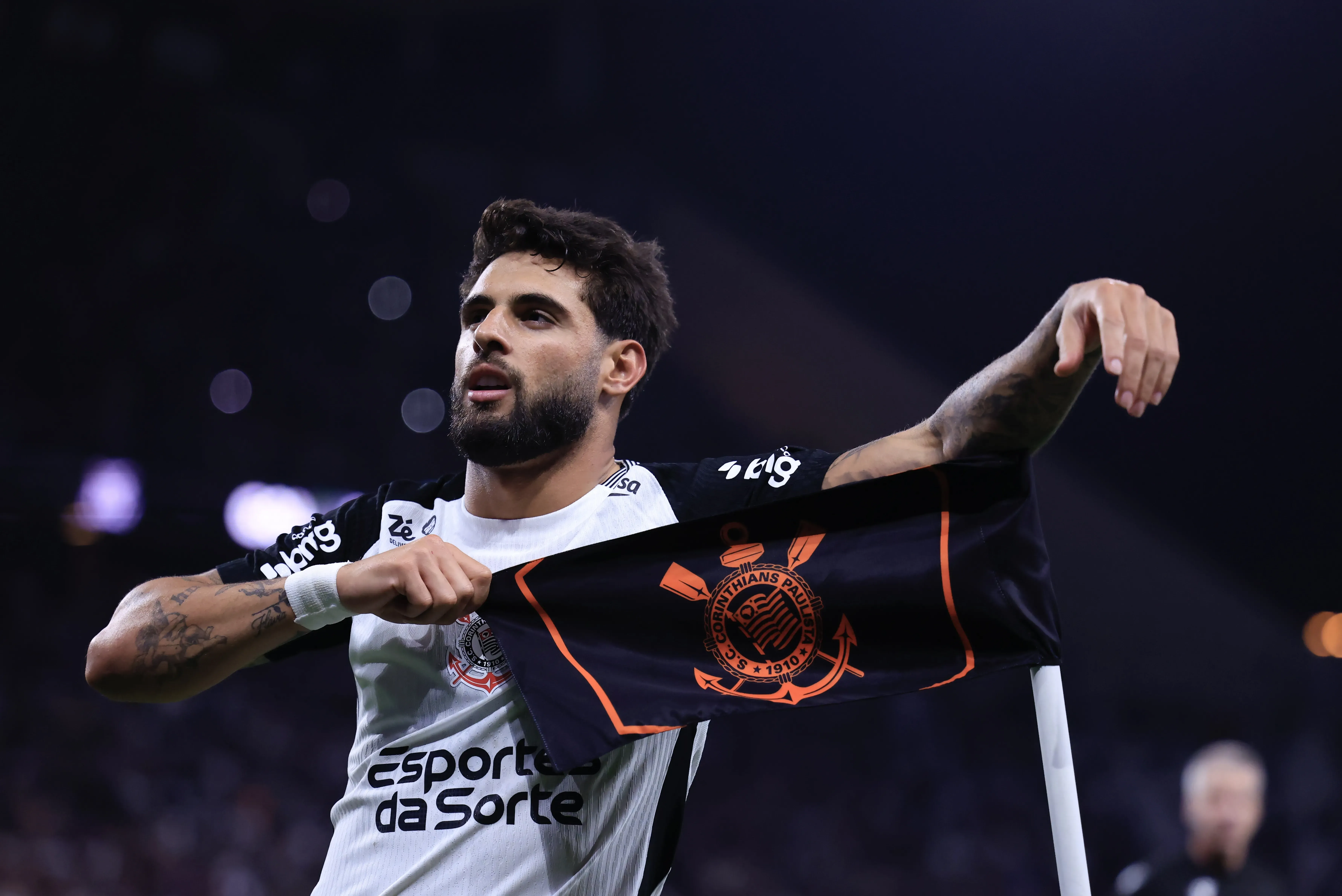 Yuri Alberto comemora um dos seus gols contra o São Paulo. Foto: Marcello Zambrana/AGIF