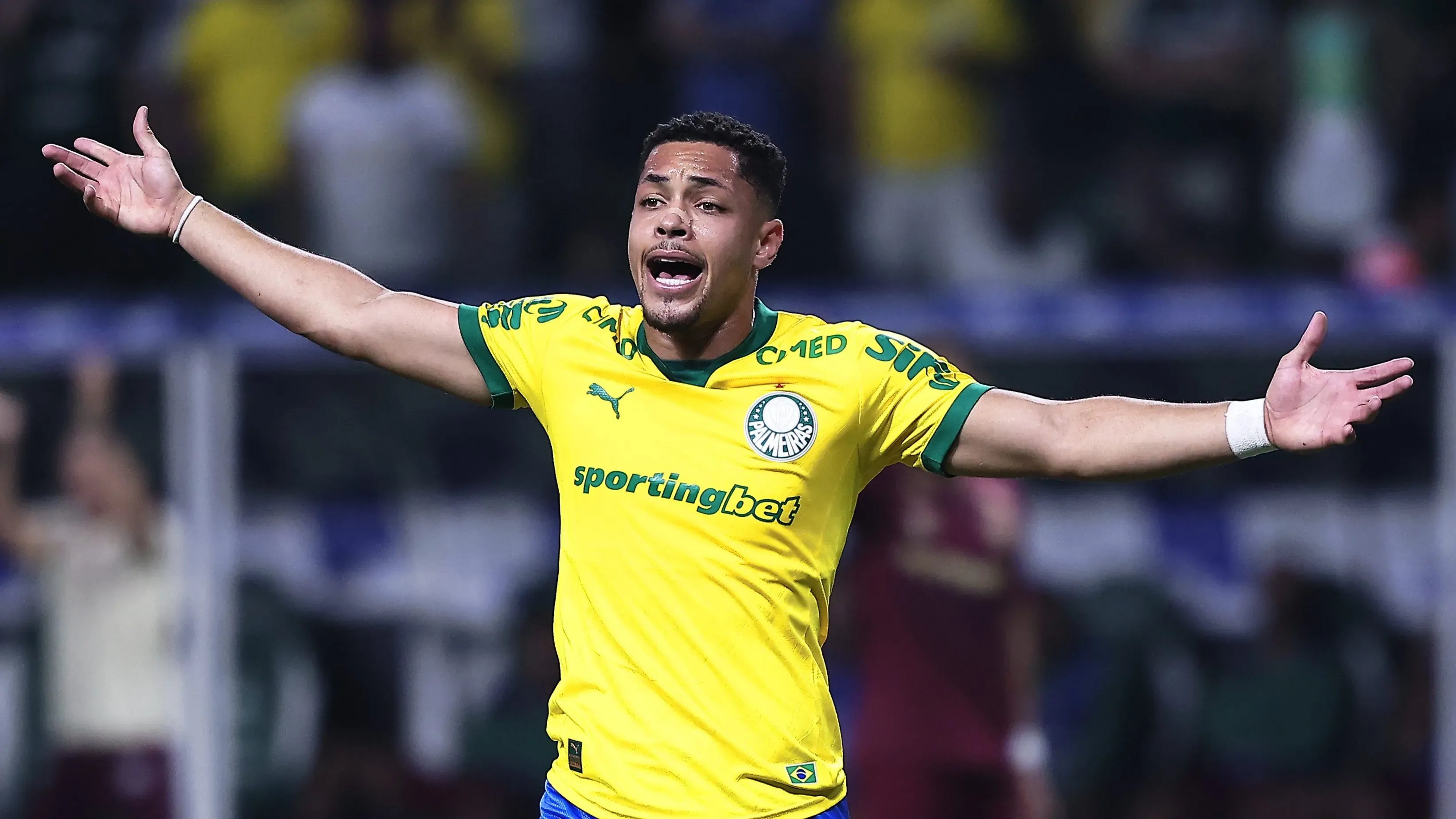 Vitor Roque durante o jogo diante do Fluminense