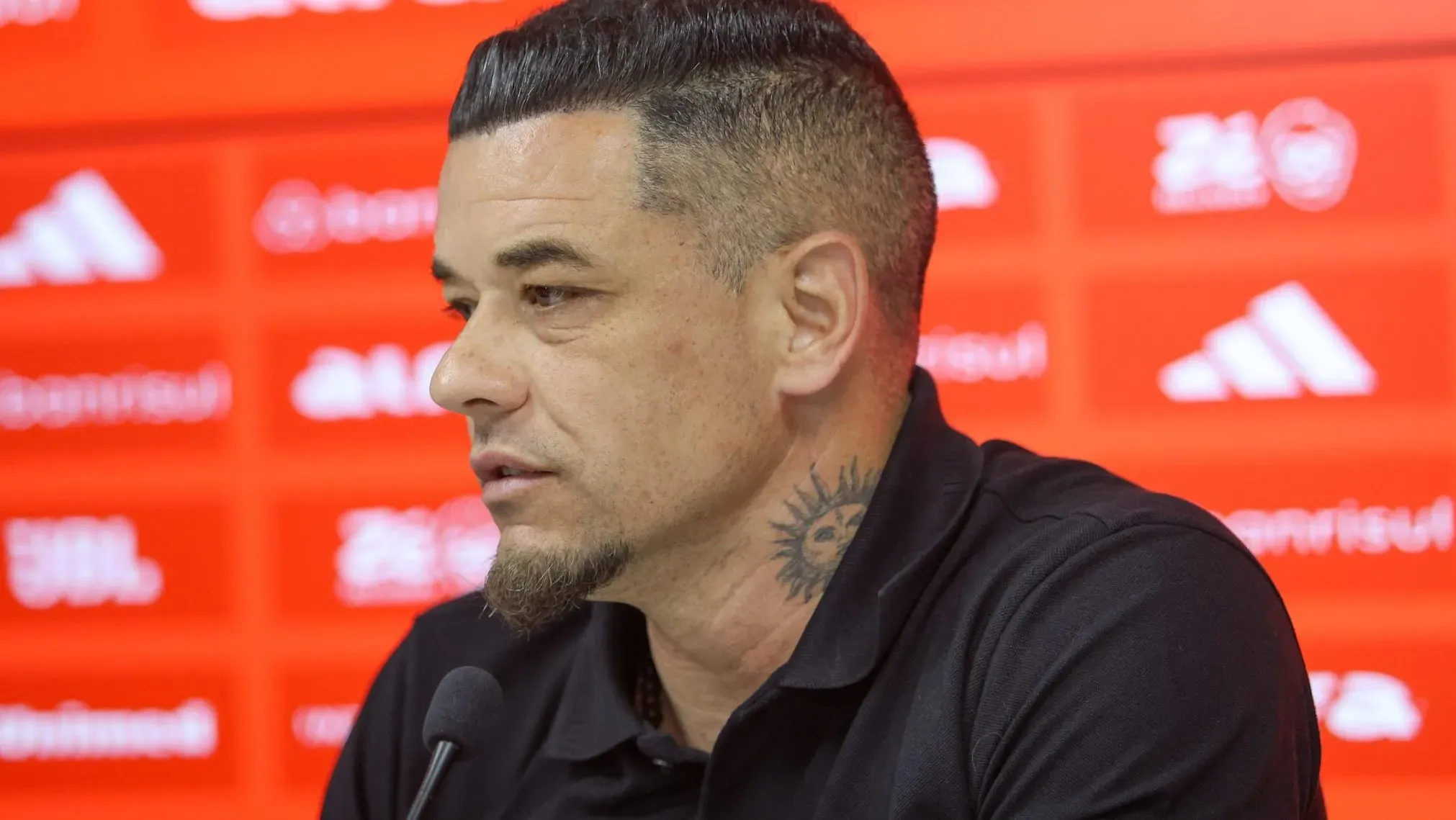 D'Alessandro durante entrevista coletiva. Foto: Ricardo Duarte/SCI