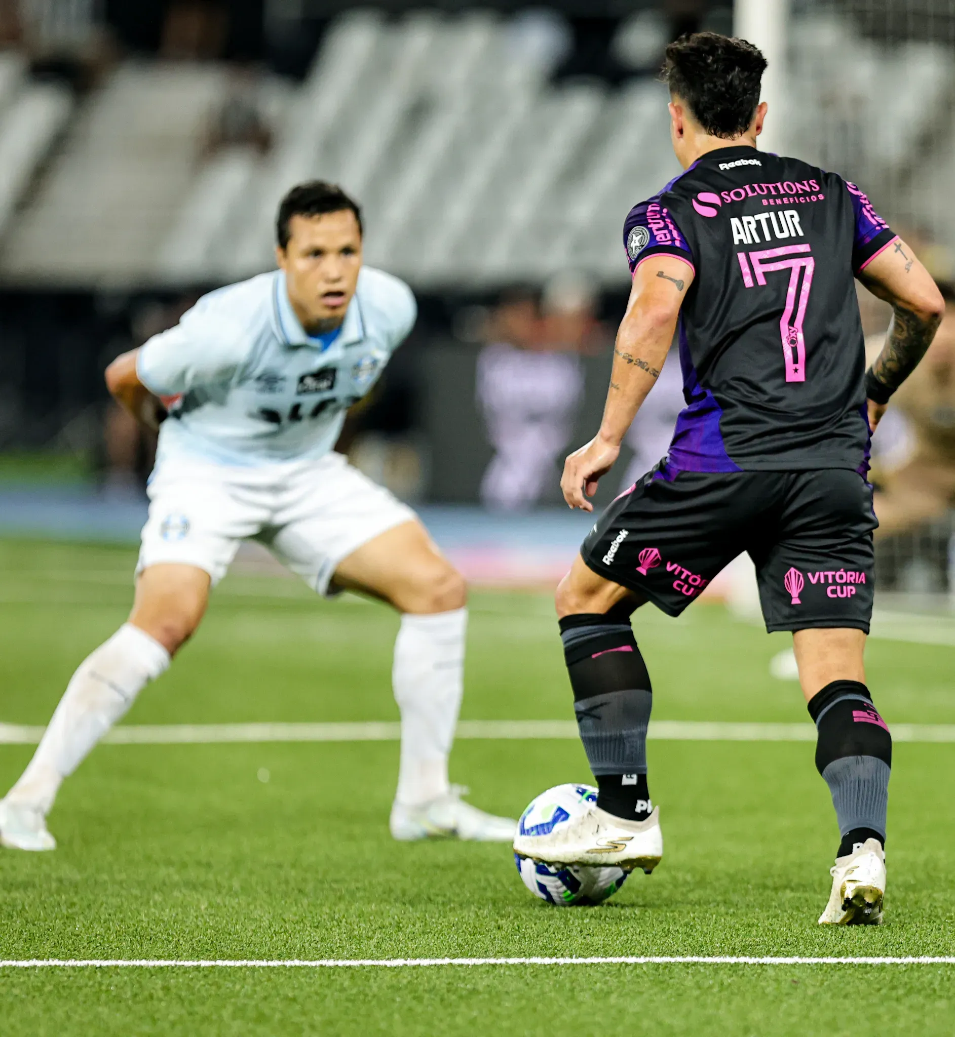 Artur jogador do Botafogo diante do Grêmio. Foto: Arthur Barreto/Botafogo