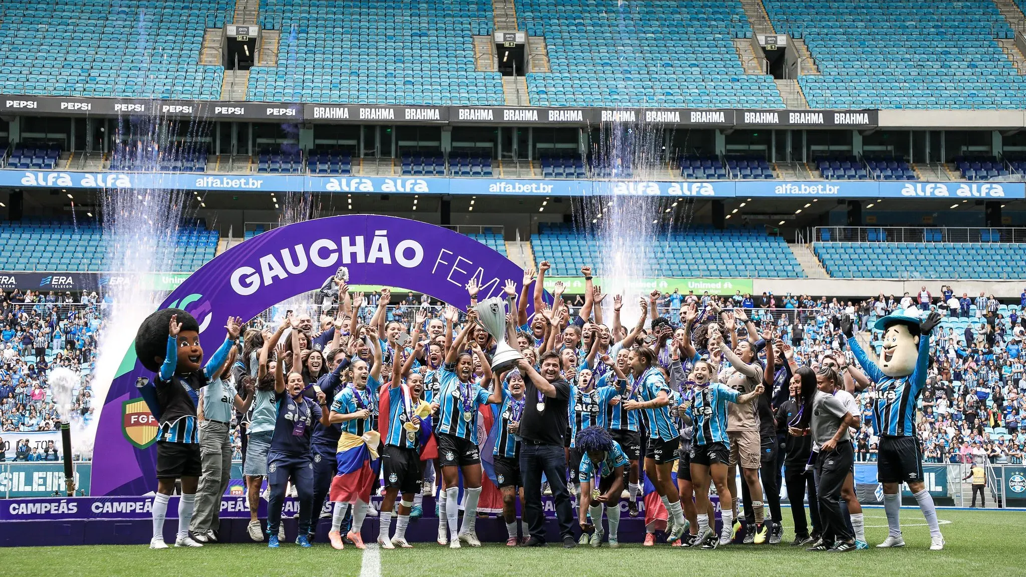Time feminino do Grêmio celebra título do Campeonato Gaúcho Feminino 2025