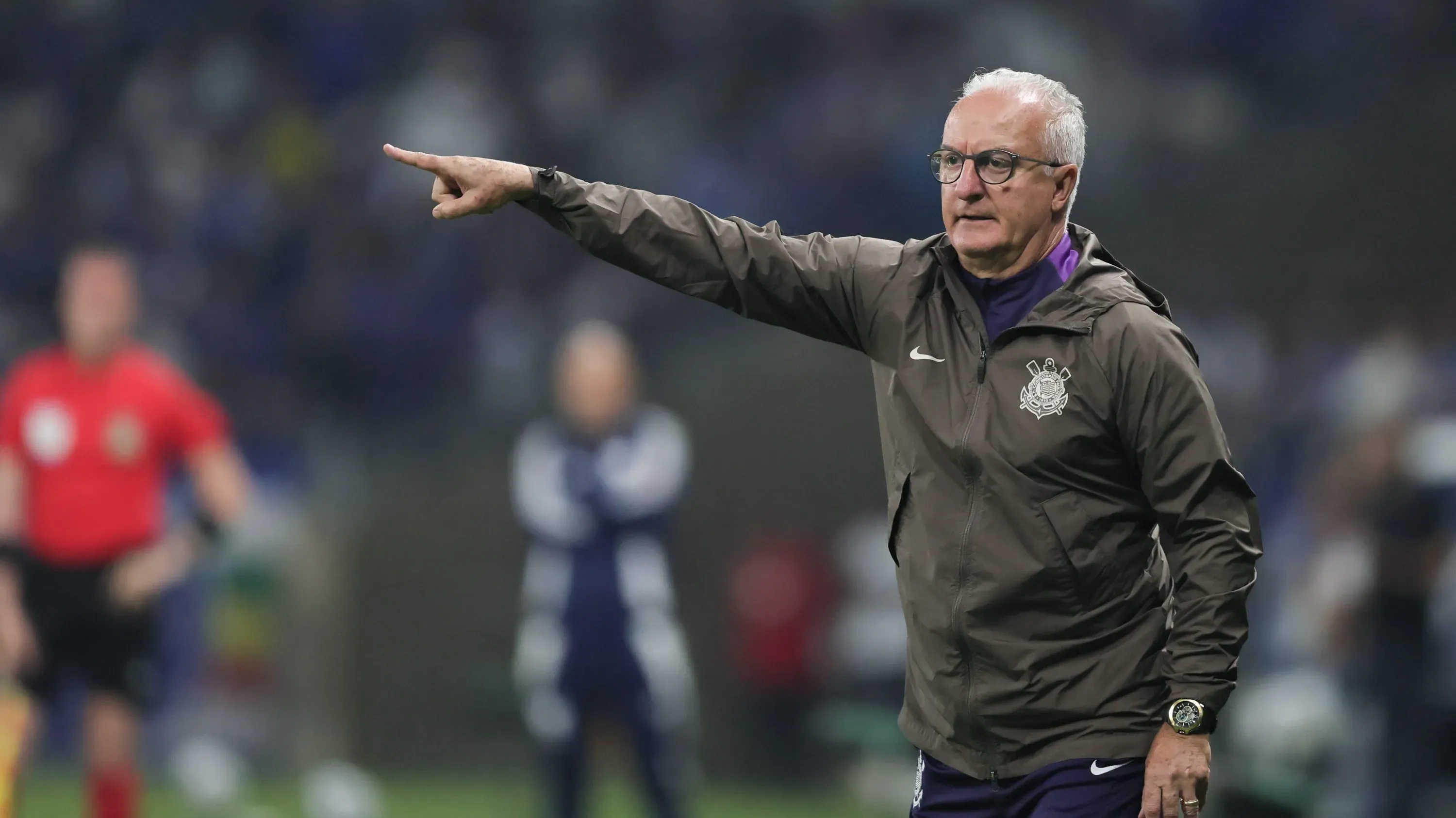 Dorival em ação no Mineirão – Foto: Gilson Lobo/AGIF