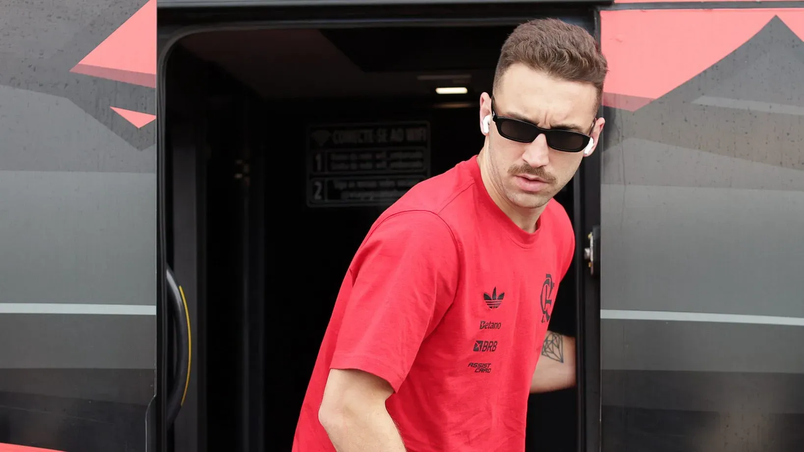 Léo Ortiz deve estar entre os titulares diante do Atlético-MG, pelo Brasileirão – FOTOS: GILVAN DE SOUZA/FLAMENGO