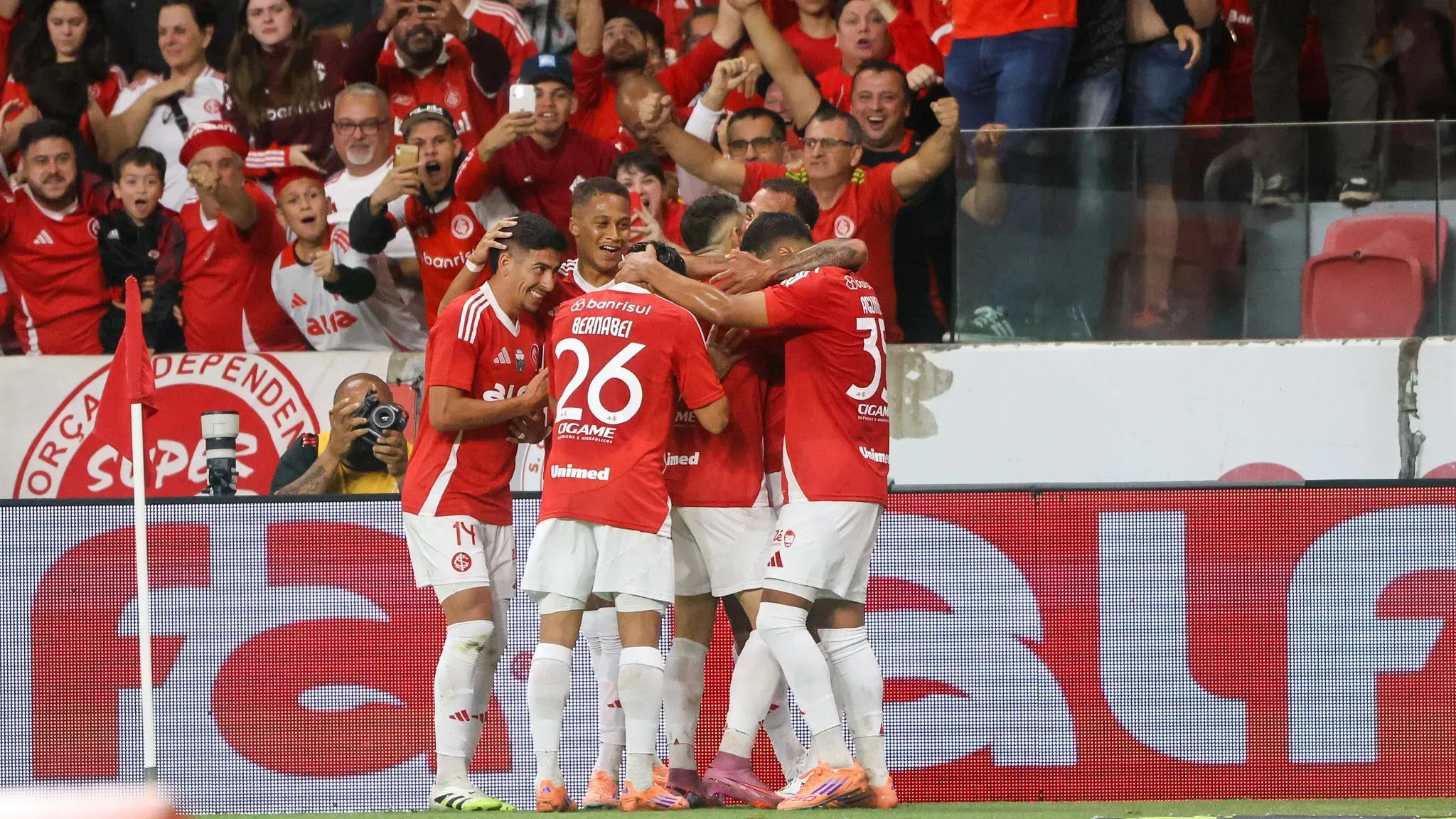 Jogadores do Colorado comemoram giol contra o Santos – Foto: Ricardo Duarte / Internacional