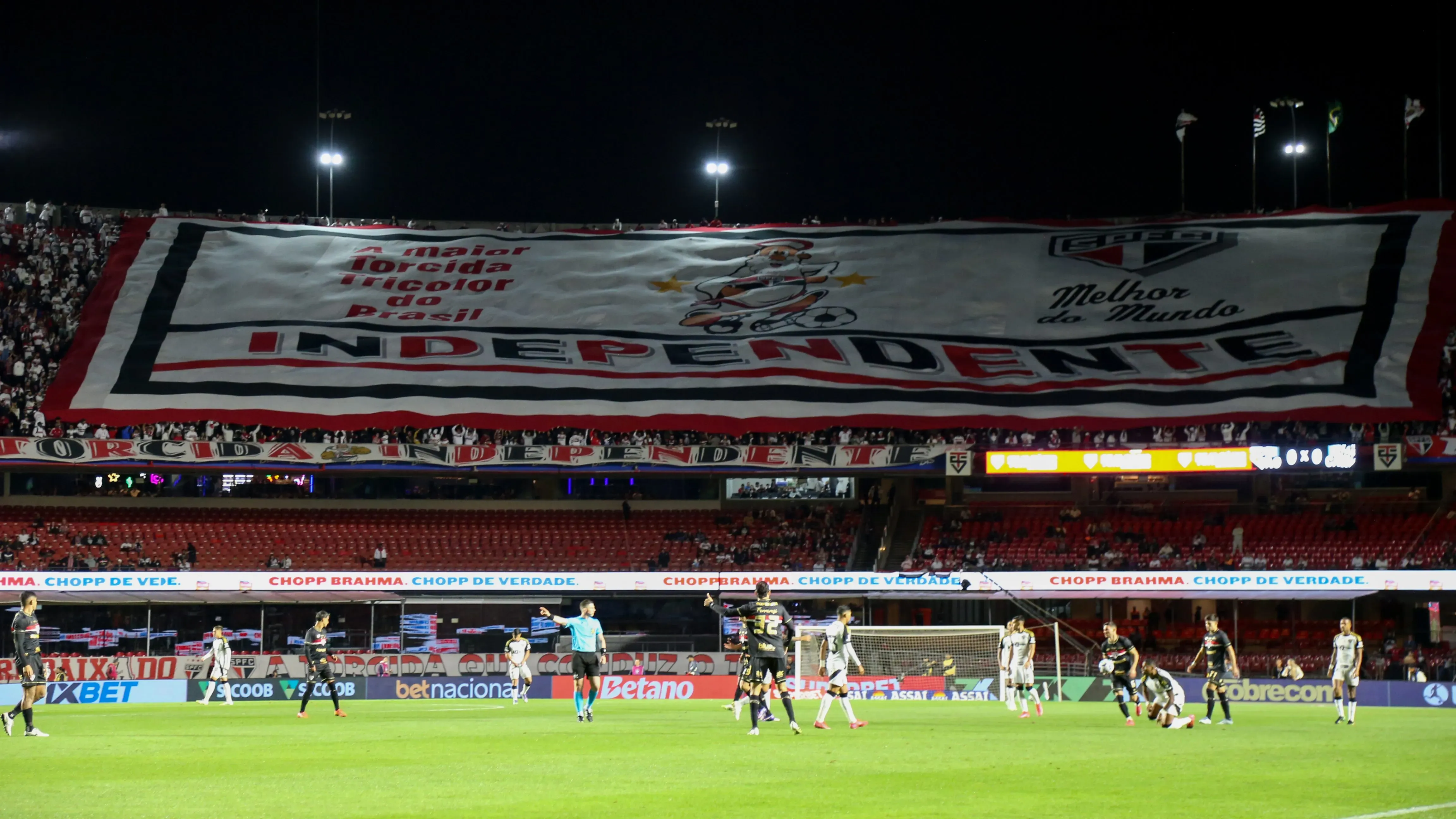SP – SAO PAULO – 24/08/2025 – BRASILEIRO A 2025, SAO PAULO X ATLETICO-MG – Torcedores do Sao Paulo durante a partida contra o Atletico no estadio Morumbis em Sao Paulo (SP), pelo campeonato Brasileiro A 2025. Foto: Marlon Costa/AGIF