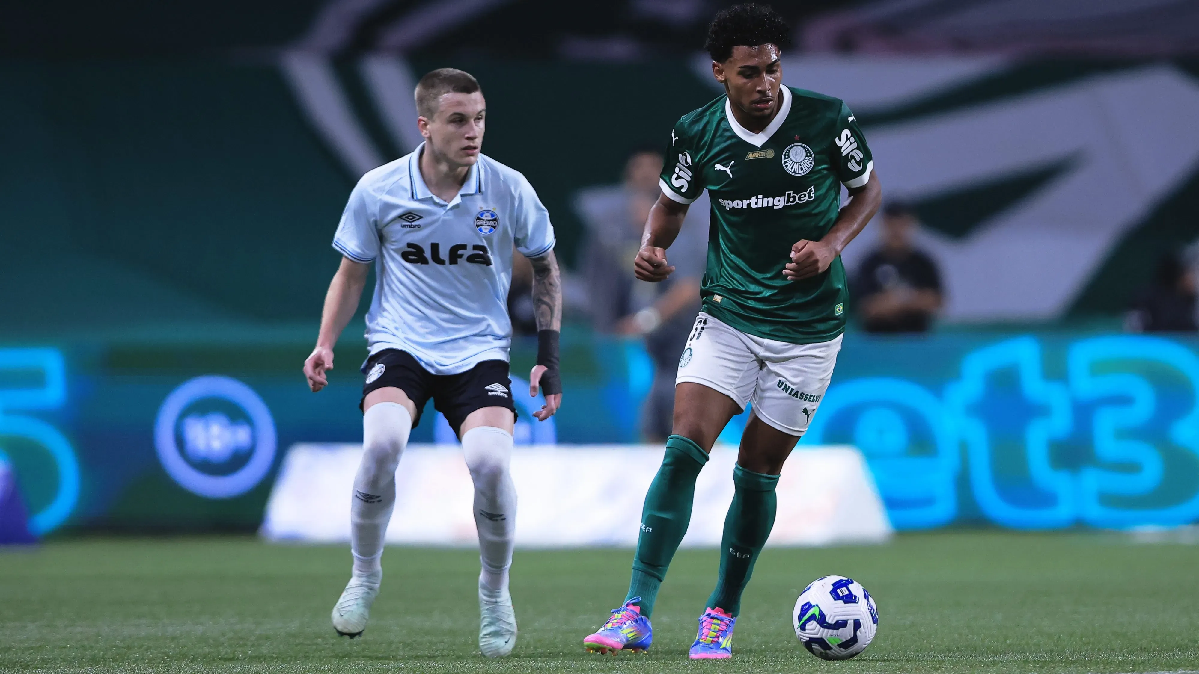 Luighi jogador do Palmeiras durante partida contra o Gremio no estadio Arena Allianz Parque pelo campeonato Brasileiro A 2025. Foto: Ettore Chiereguini/AGIF