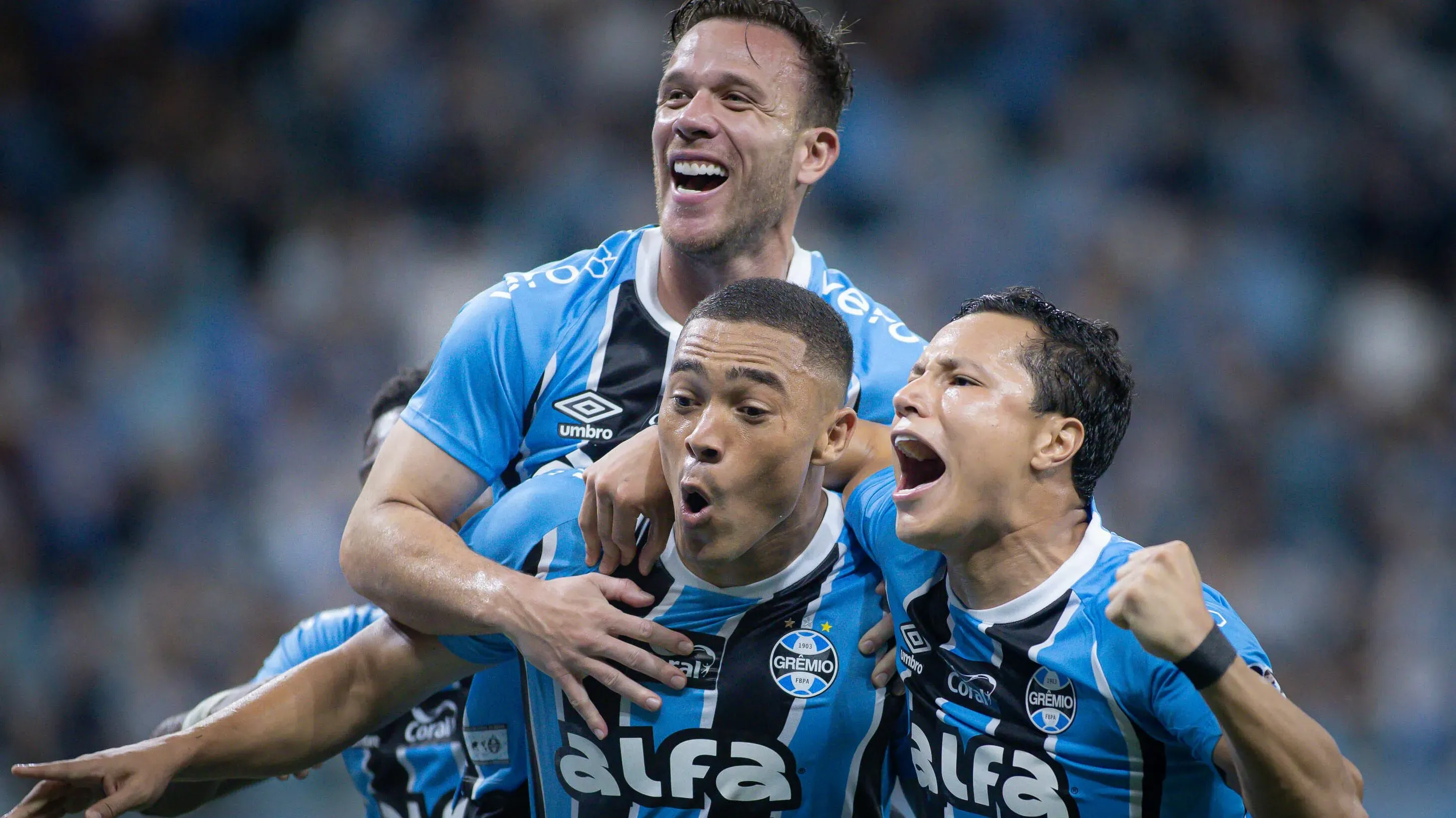 Jogadores Grêmio comemorando. Foto: Maxi Franzoi/AGIF