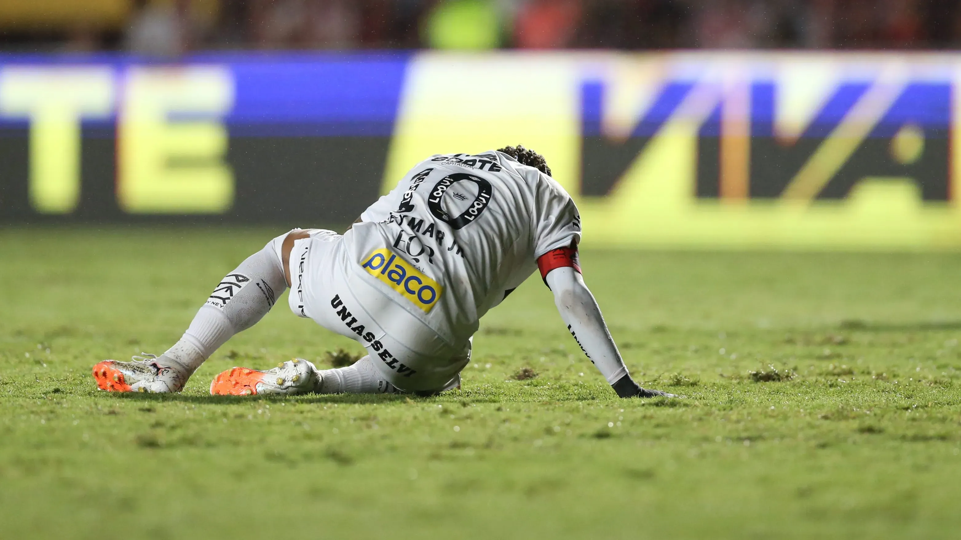 Neymar coleciona problemas físicos - Foto: Marlon Costa/AGIF.