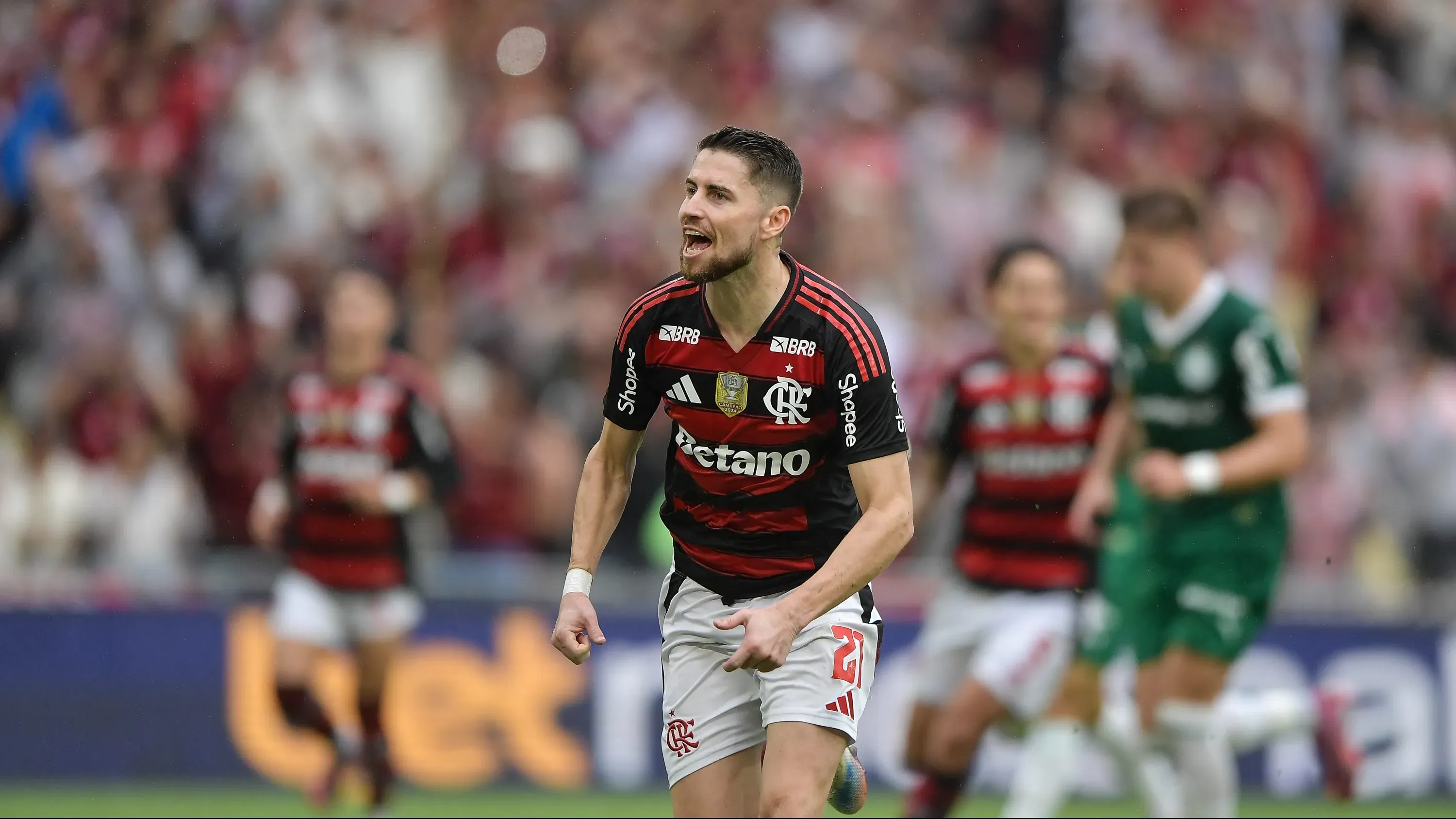 Jorginho segue atuando em alto nível - Foto: Thiago Ribeiro/AGIF.