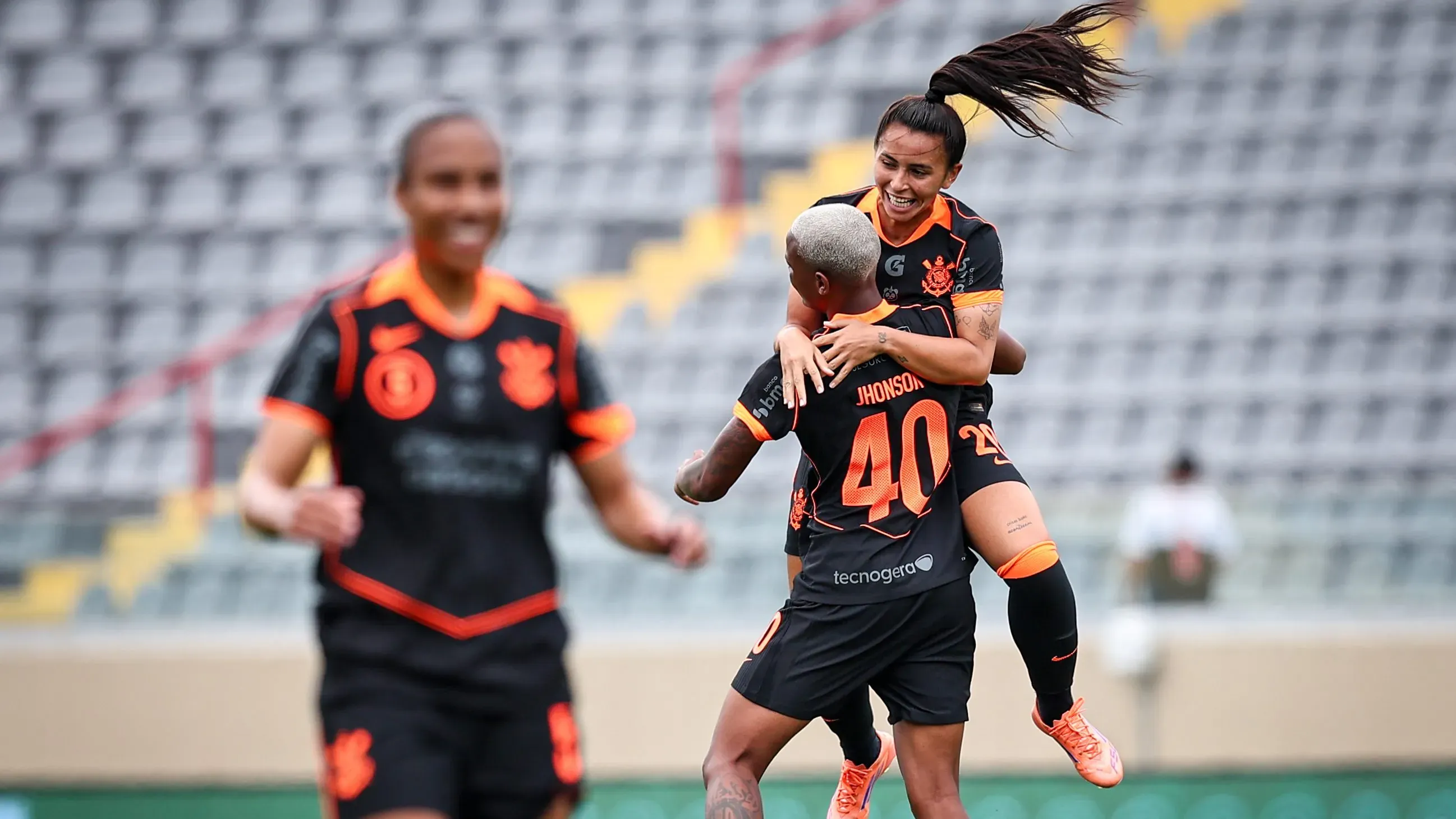 Jogadoras do time feminino do Corinthians celebram gol no Paulistão Feminino