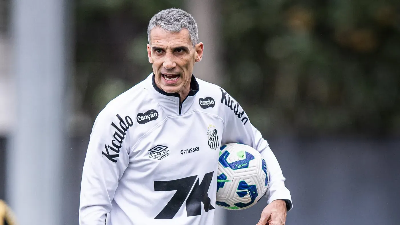 Vojvoda treina o Peixe, mas não sabe se vai poder contar com Lautaro – Foto: Raul Baretta/ Santos FC.