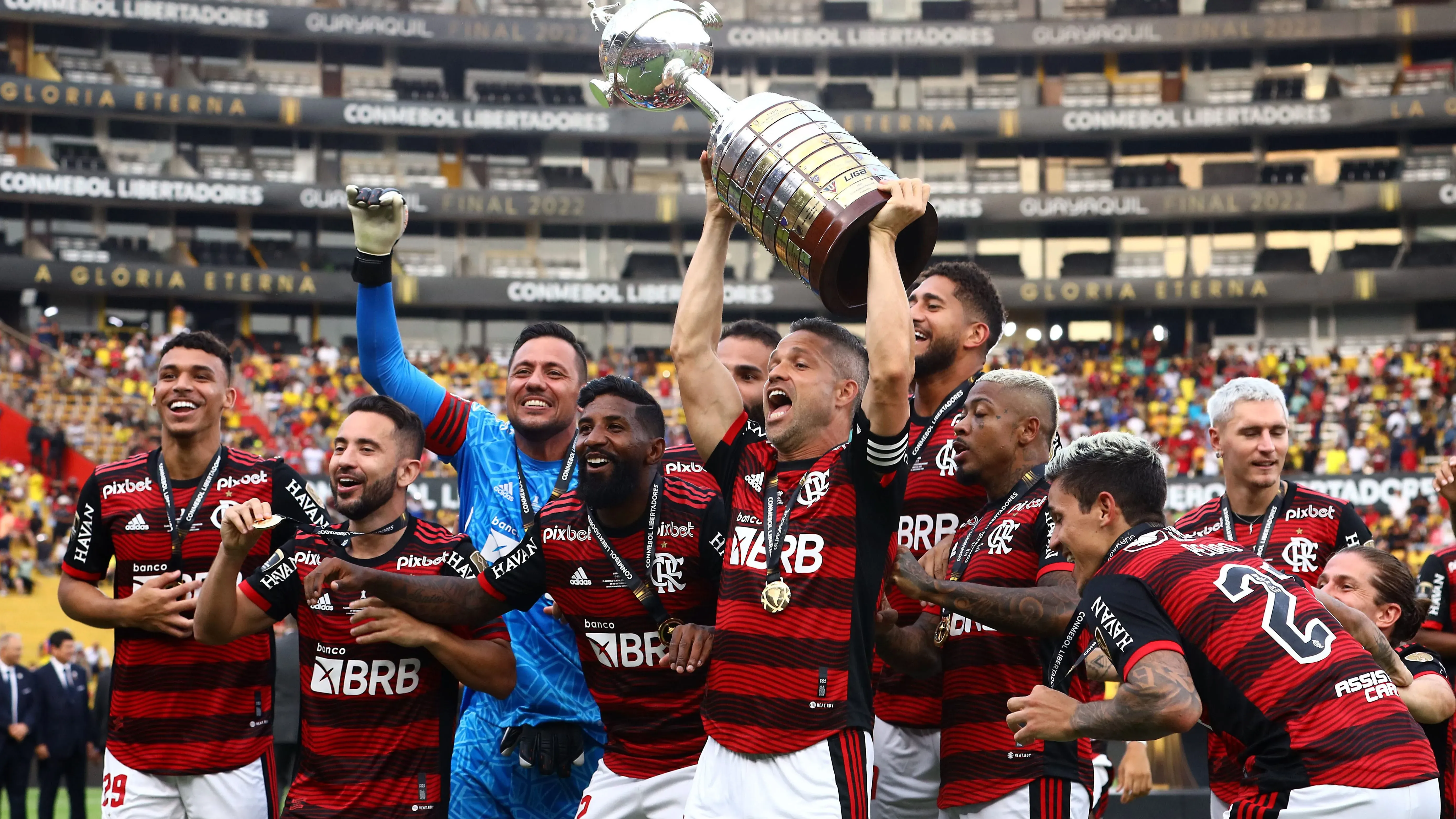 Equador – 29/10/2022 – LIBERTADORES 2022 FINAL, FLAMENGO X ATHLETICO-PR – Jogadores do Flamengo comemoram titulo de campeao apos partida contra o Athletico-PR no estadio Monumental de Guayaquil pela decisao do campeonato Copa Libertadores 2022. Foto: API/AGIF