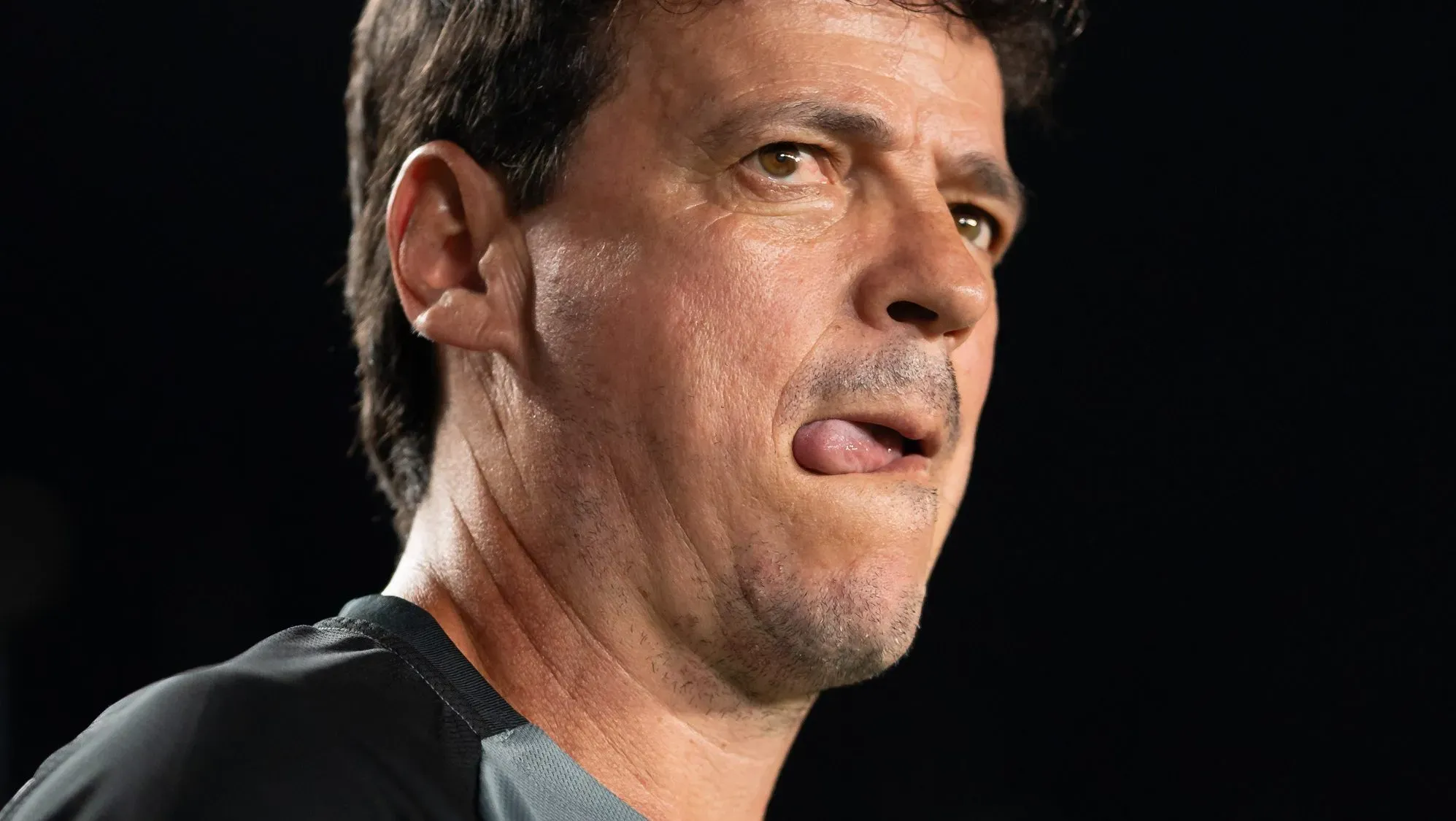 RJ – RIO DE JANEIRO – 28/11/2025 – BRASILEIRO A 2025, VASCO X INTERNACIONAL – Fernando Diniz tecnico do Vasco durante partida contra o Internacional no estadio Sao Januario pelo campeonato Brasileiro A 2025. Foto: Jorge Rodrigues/AGIF