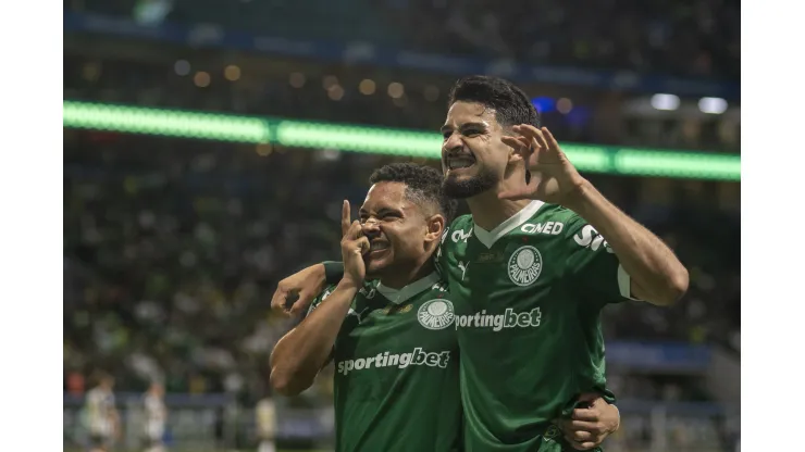 Vitor Roque e Flaco López. Foto: Anderson Romao/AGIF