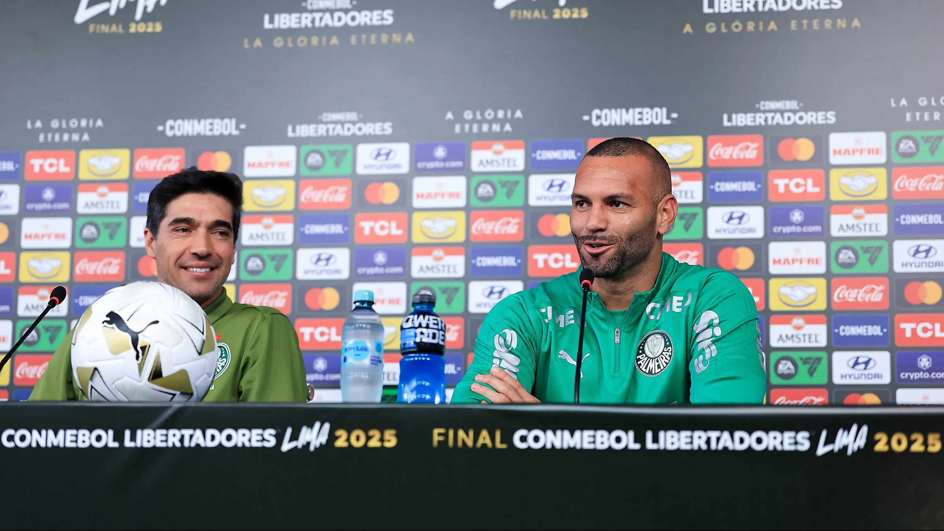 Weverton e Abel Ferreira em Lima, Peru. (Photo by Buda Mendes/Getty Images)