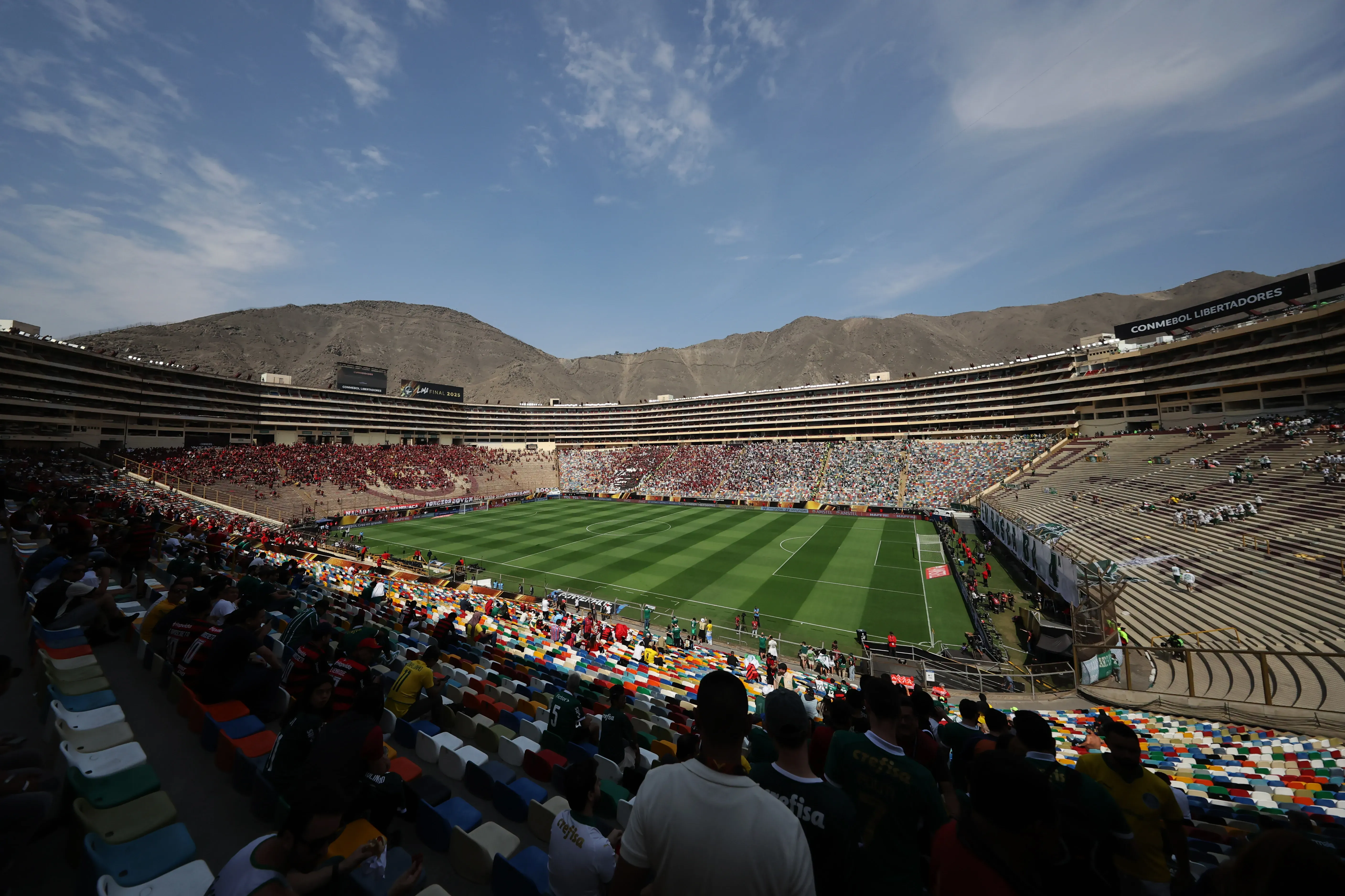 Palmeiras x Flamengo se enfrentam em Lima, no Peru. Foto: Hector Vivas/Getty Images.