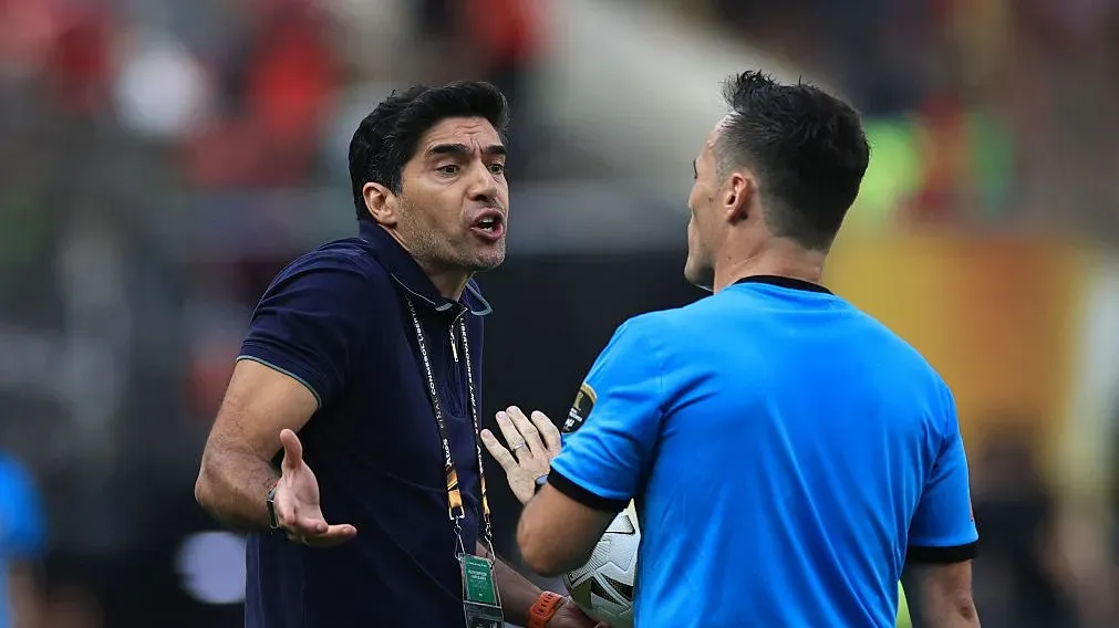 Abel reclama da arbitragem; Foto: Buda Mendes/Getty Images