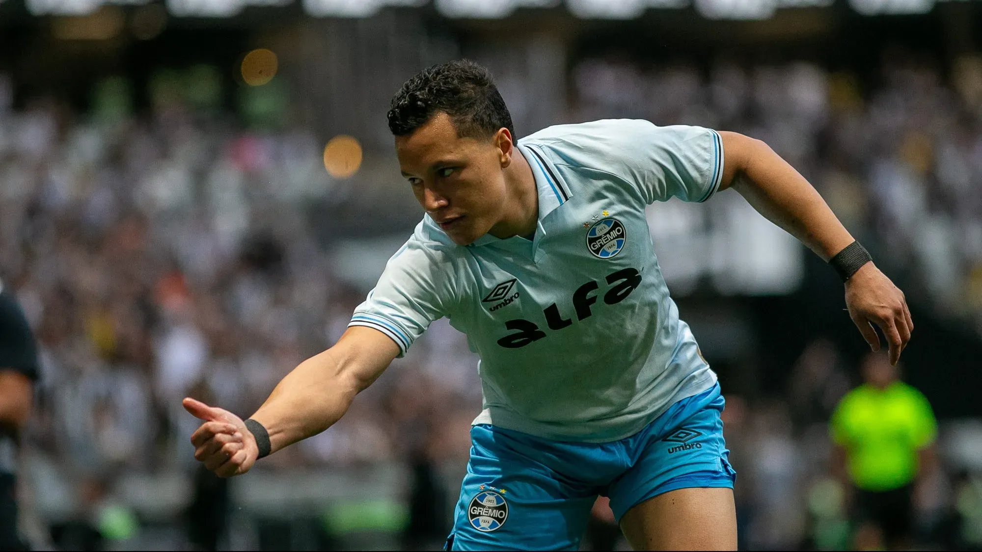 Marlon está liberado para jogar contra o Fluminense – Foto: Fernando Moreno/AGIF