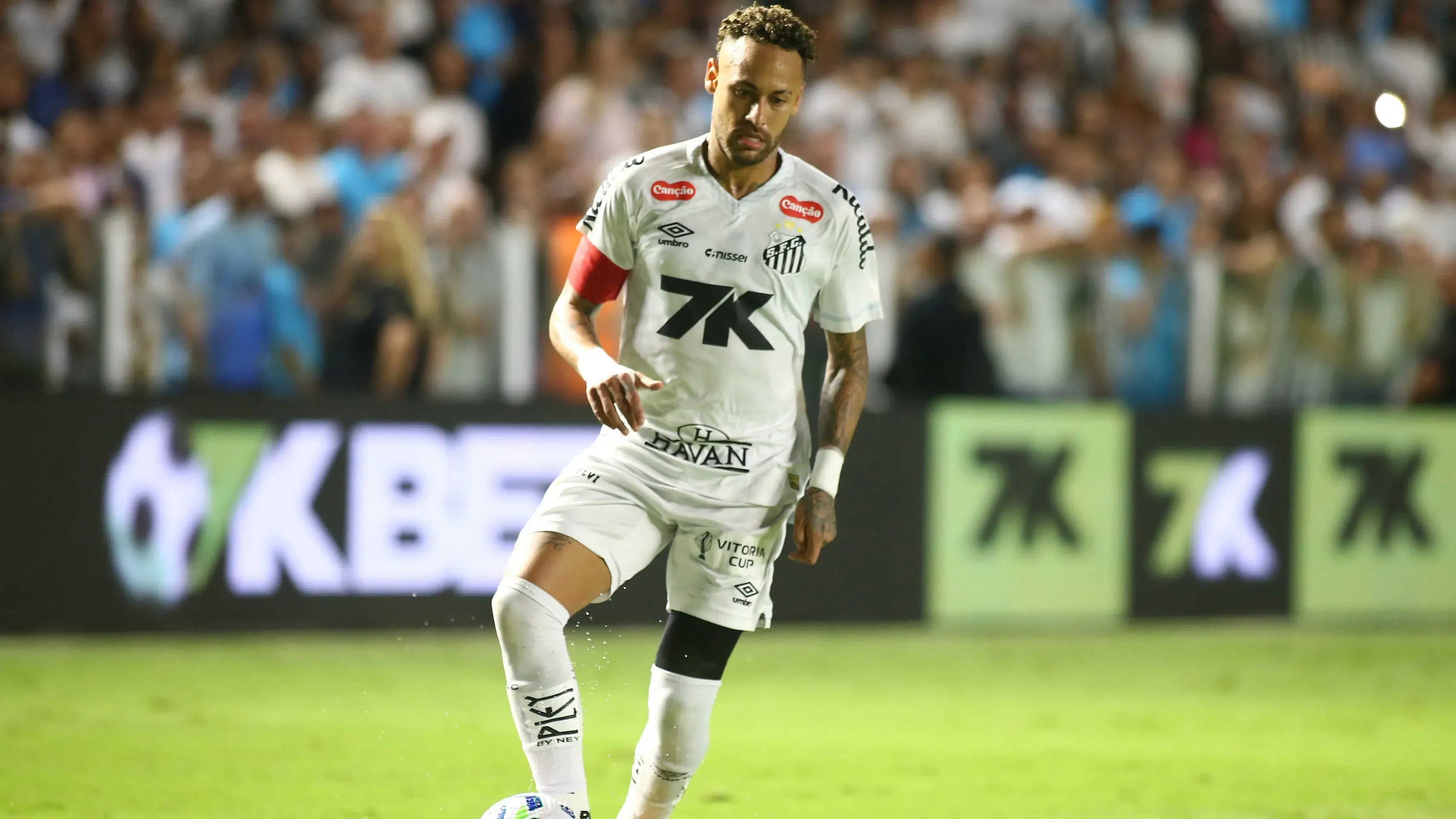 SP – SANTOS – 28/11/2025 – BRASILEIRO A 2025, SANTOS X SPORT – Neymar Jr jogador do Santos durante partida contra o Sport no estadio Vila Belmiro pelo campeonato Brasileiro A 2025. Foto: Mauricio De Souza/AGIF