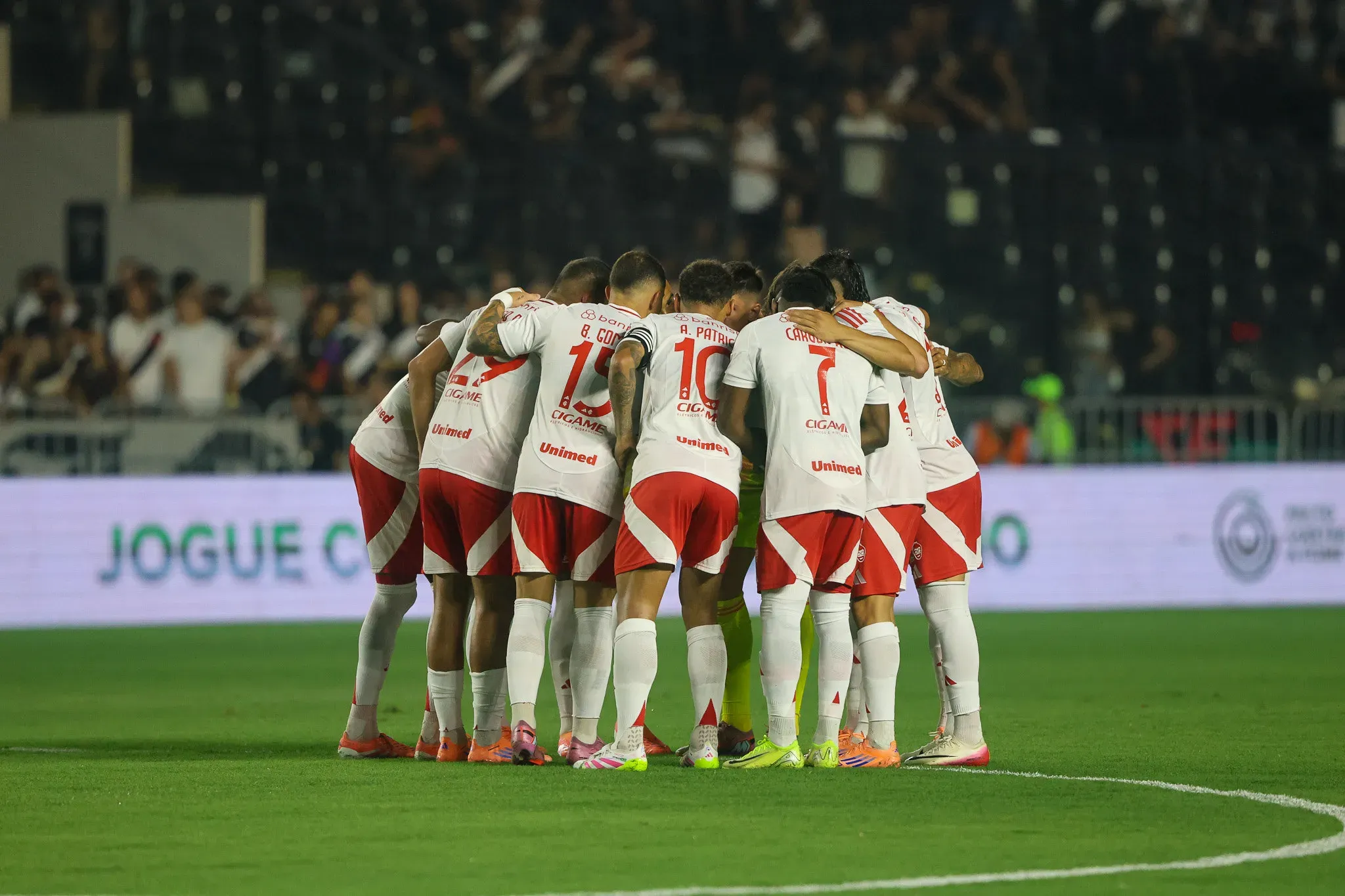 Time do Internacional luta para sair do Z-4 em partida fora de casa contra o São Paulo – Foto: Ricardo Duarte/SCI