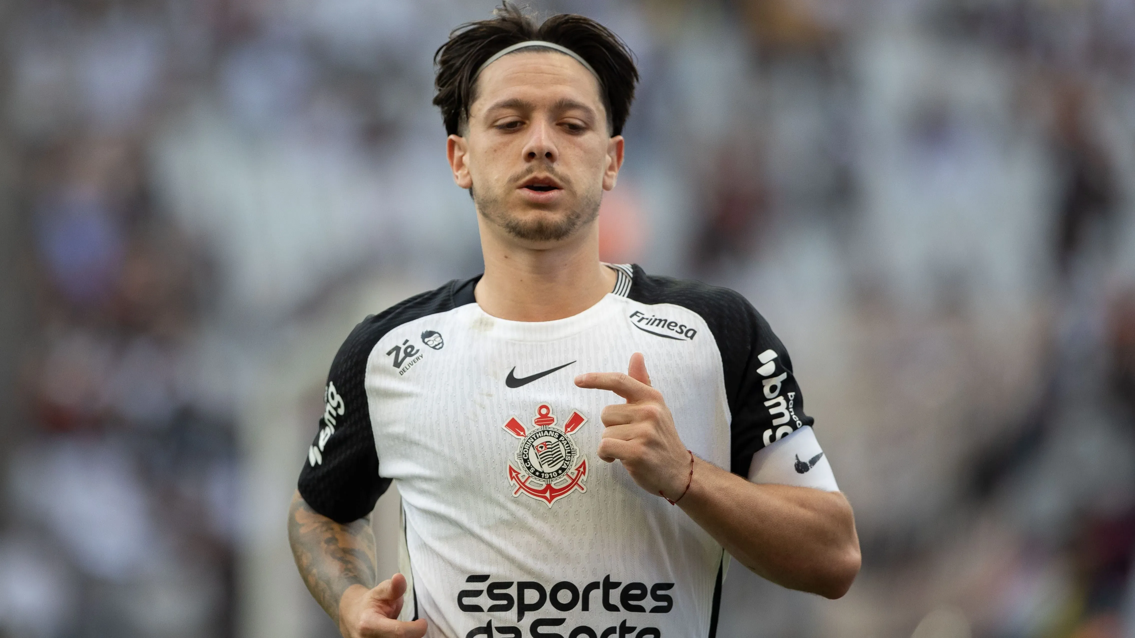 Rodrigo Garro em campo pelo Corinthians. Foto: Joisel Amaral/AGIF