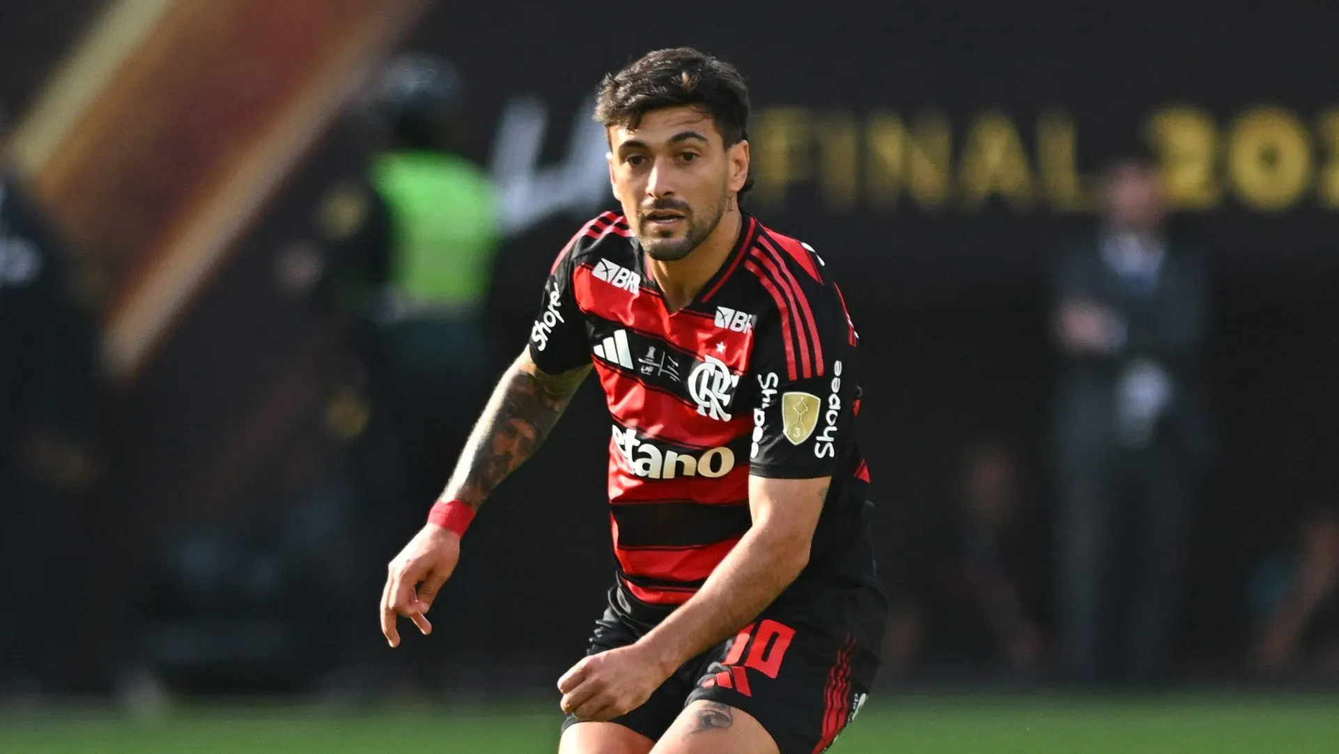 De Arrascaeta. meia-atacante do Flamengo em partida pelo campeonato brasileiro (Foto: Rodrigo Valle/Getty Images)