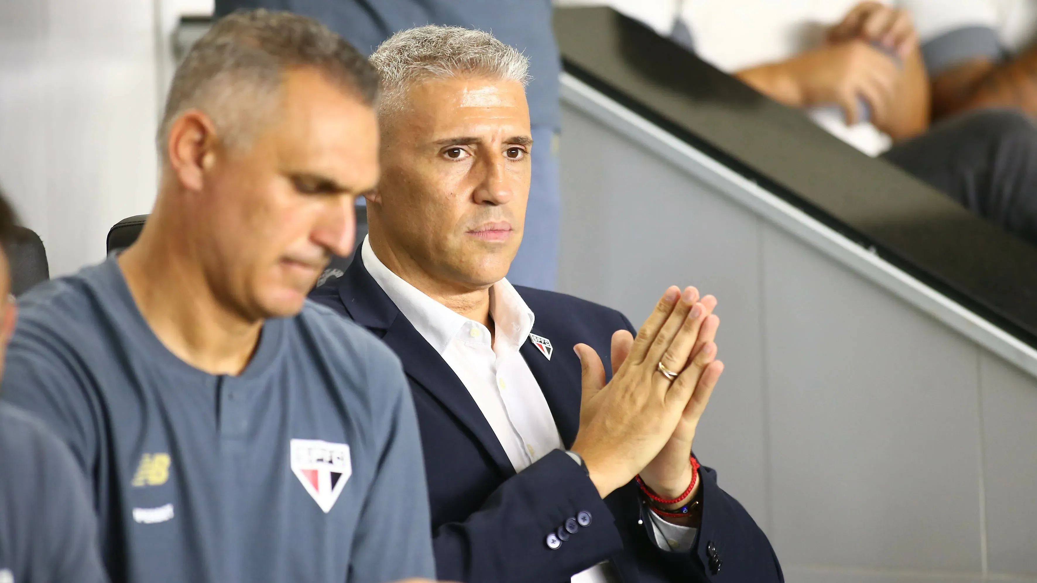 SP – SANTOS – 03/12/2025 – BRASILEIRO A 2025, SAO PAULO X INTERNACIONAL – Hernan Crespo tecnico do Sao Paulo durante partida contra o Internacional no estadio Vila Belmiro pelo campeonato Brasileiro A 2025. Foto: Mauricio De Souza/AGIF