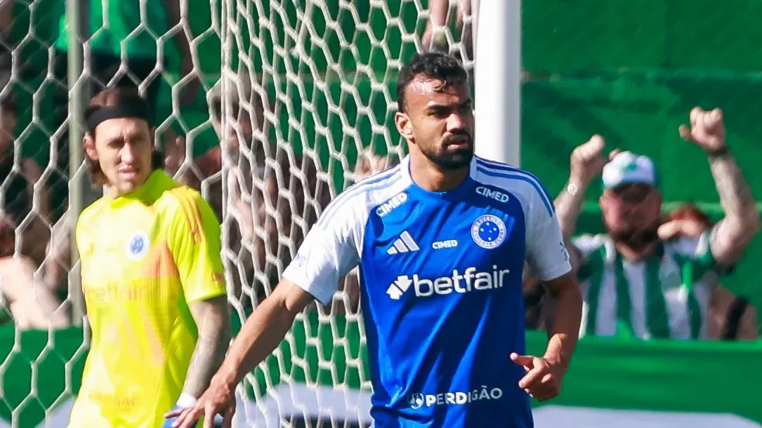 Foto: Luiz Erbes/AGIF – Fabrício Bruno é um dos pendurados no jogo de hoje.