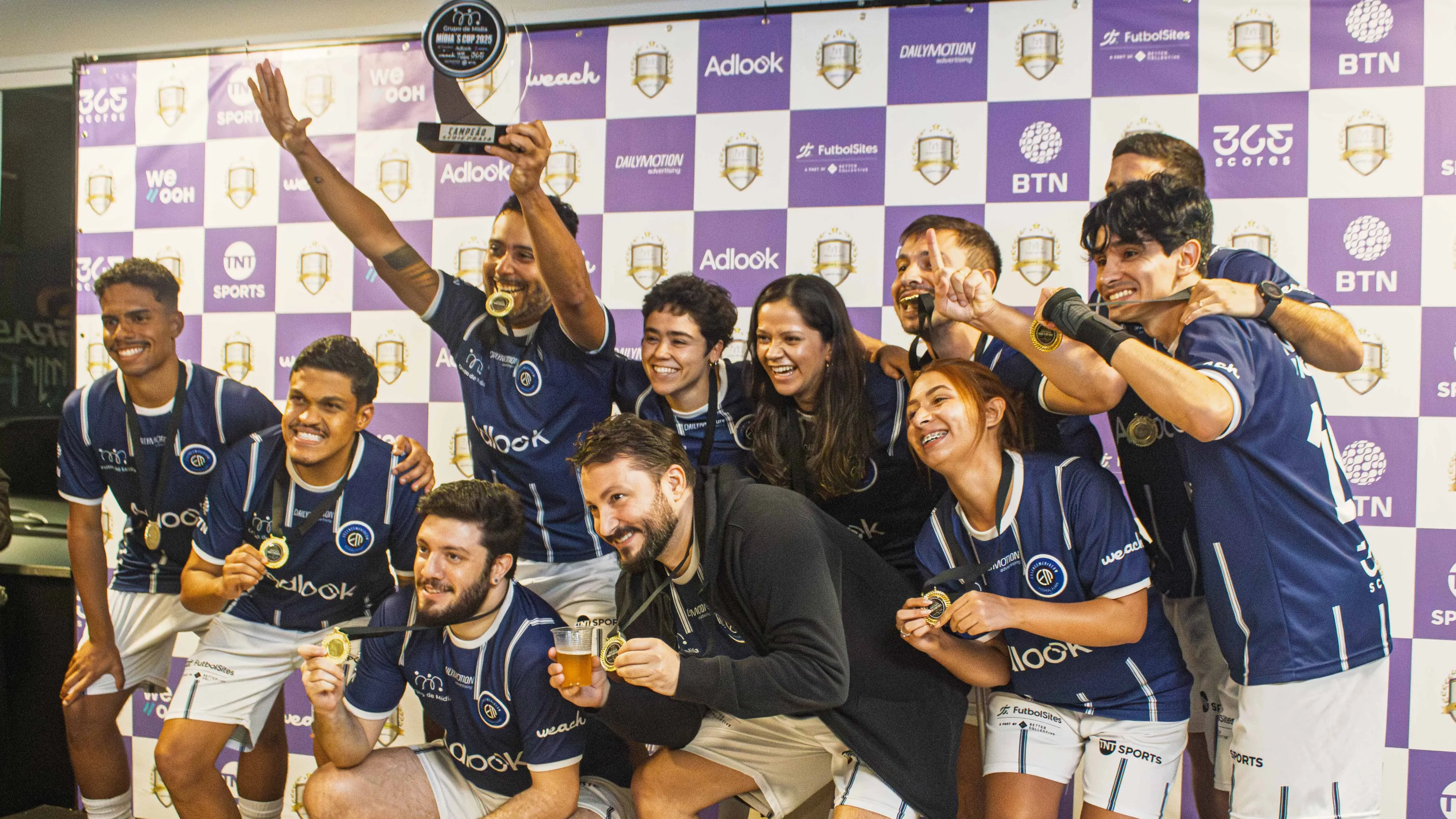 Elenco da ESSENCE comemora a conquista do título da Série Prata – Gabriel Reinehr/Better Collective