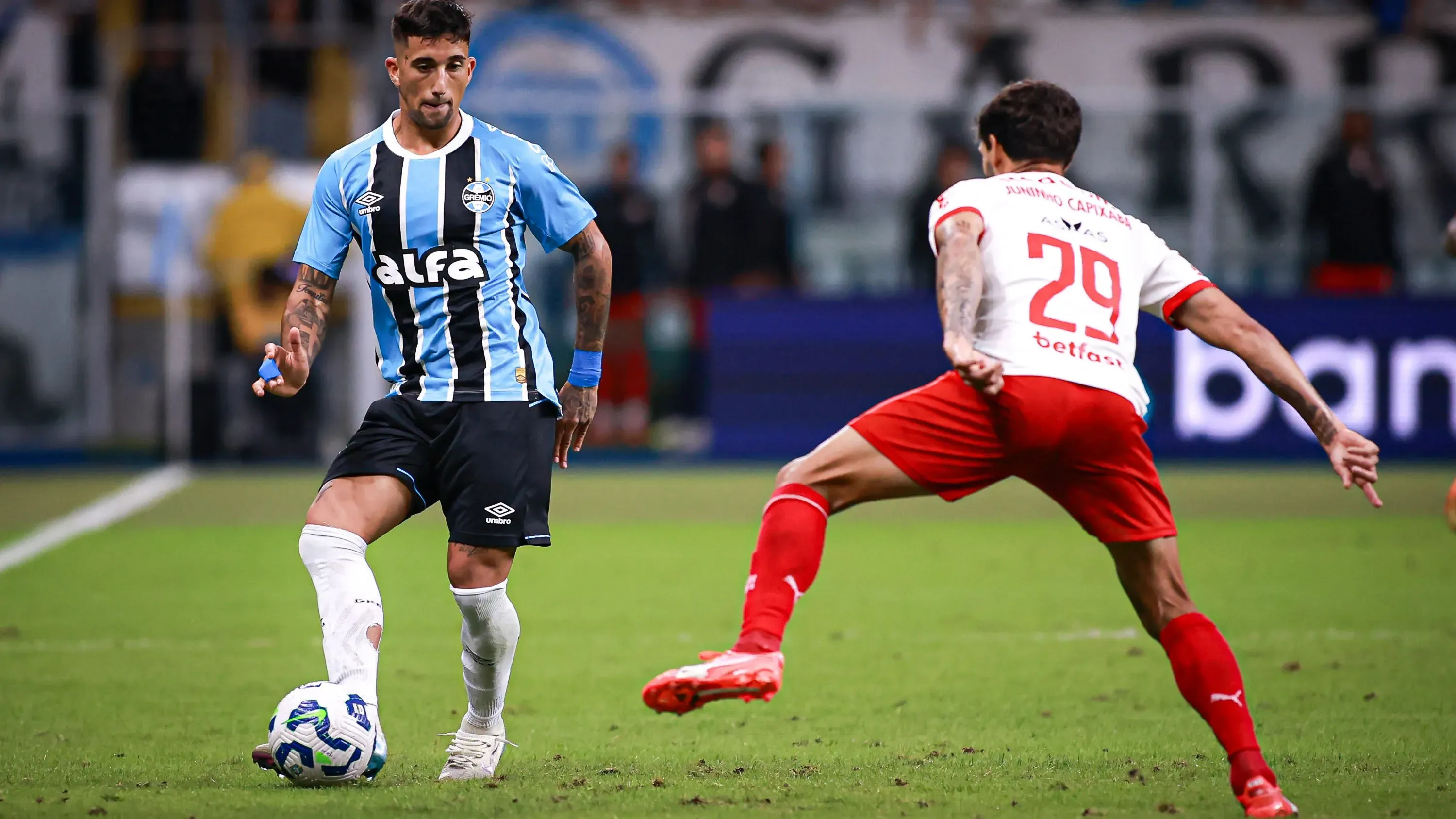 Cristian Olivera em ação pelo Imortal – Foto: Maxi Franzoi/AGIF