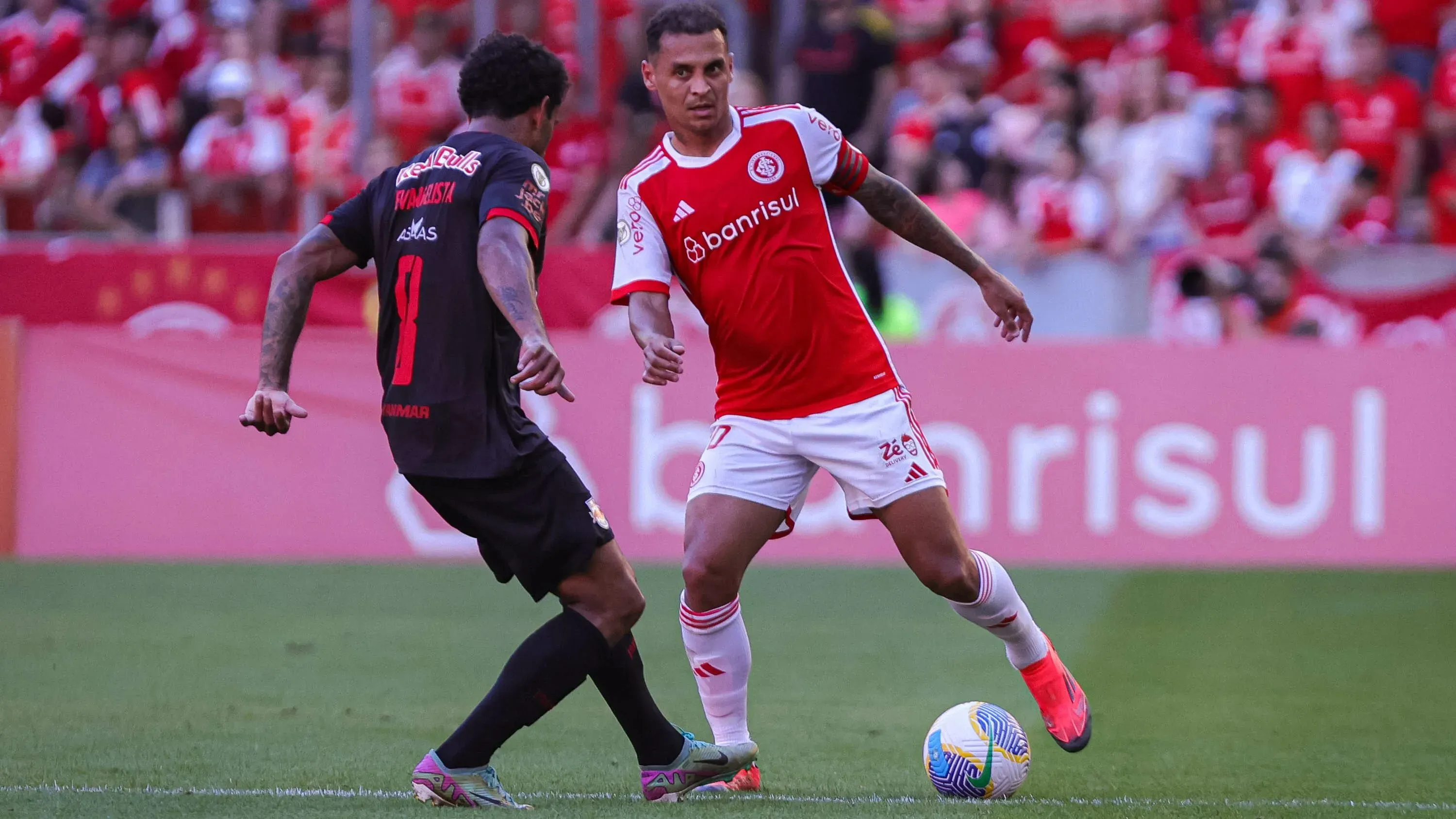Internacional x Bragantino. Foto: Maxi Franzoi/AGIF