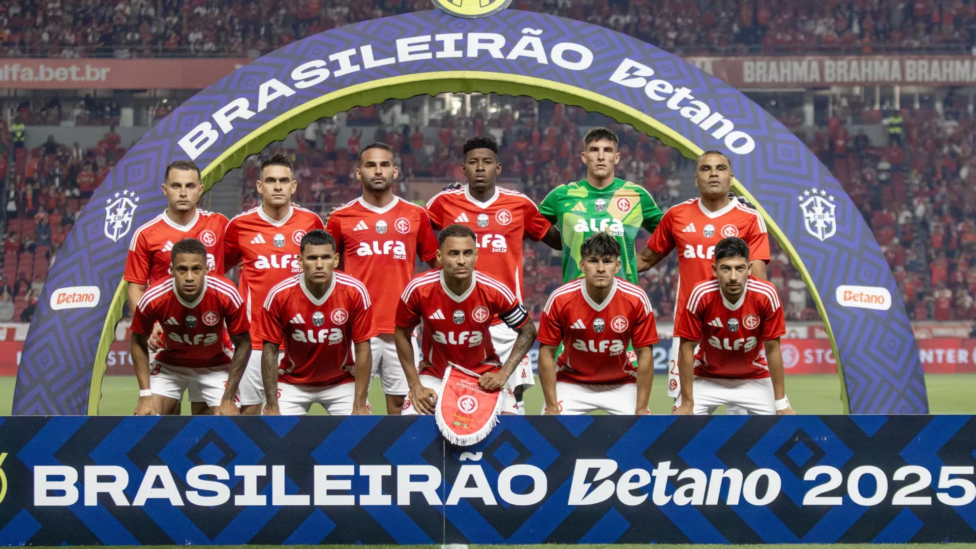 Jogadores do Internacional antes da partida contra o Santos – Foto: Lucas Gabriel Cardoso/AGIF