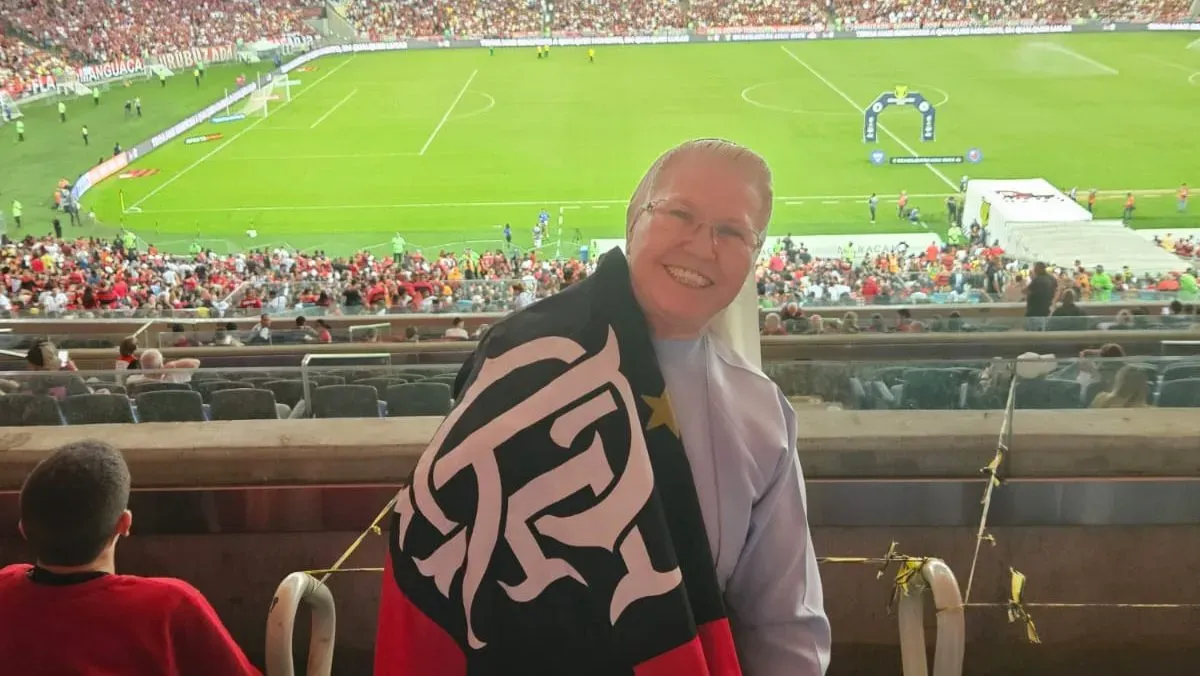 Irmã Ana, a freira flamenguista, no Maracanã. Foto: Arquivo pessoal