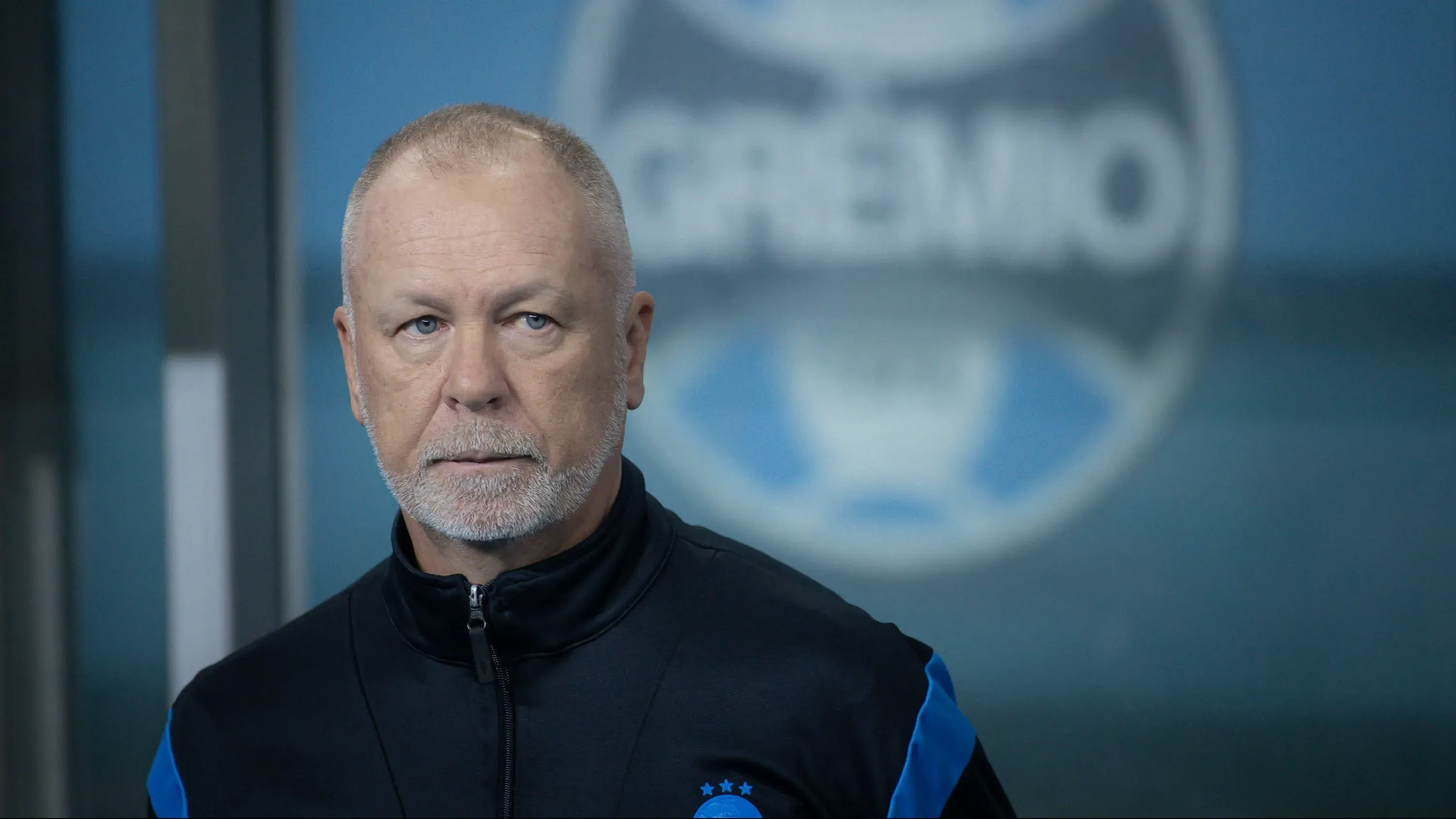 Mano Menezes terá o futuro exposto nesta quarta-feira (10) – Foto: Maxi Franzoi/AGIF