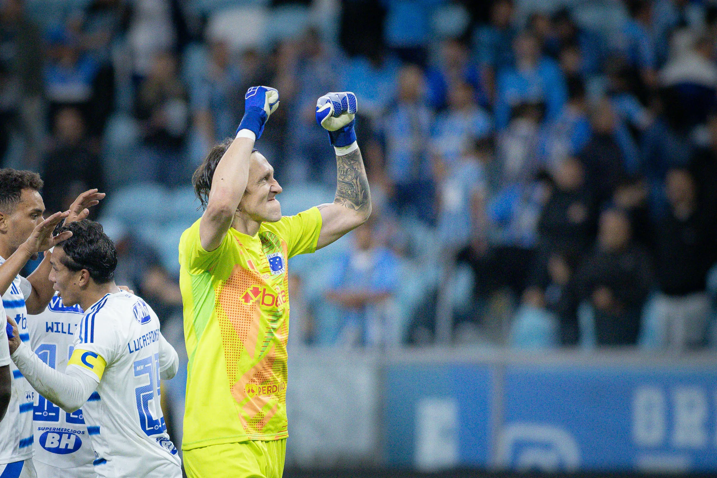 Goleiro Cassio do Cruzeiro comemora vitória ao final da partida pelo Campeonato Brasileiro. Foto: Maxi Franzoi/AGIF