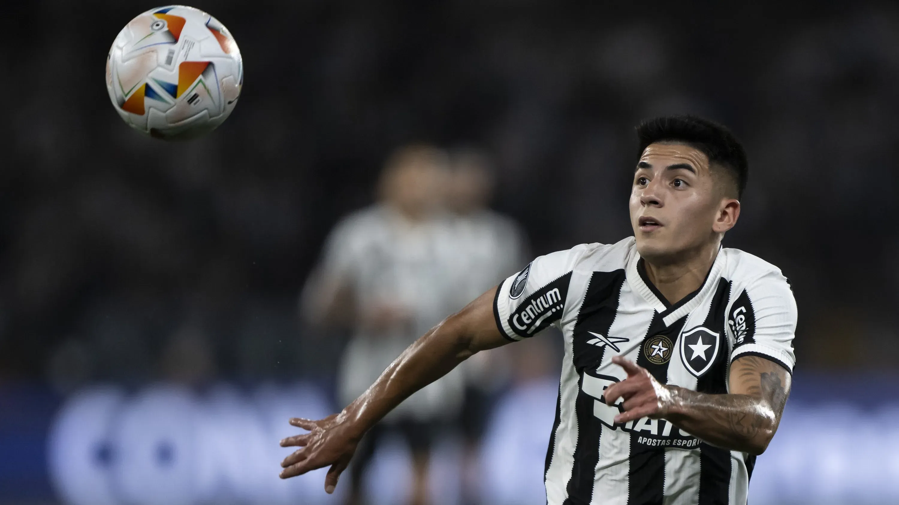 Thiago Almada em campo pelo Fogão. Foto: Jorge Rodrigues/AGIF