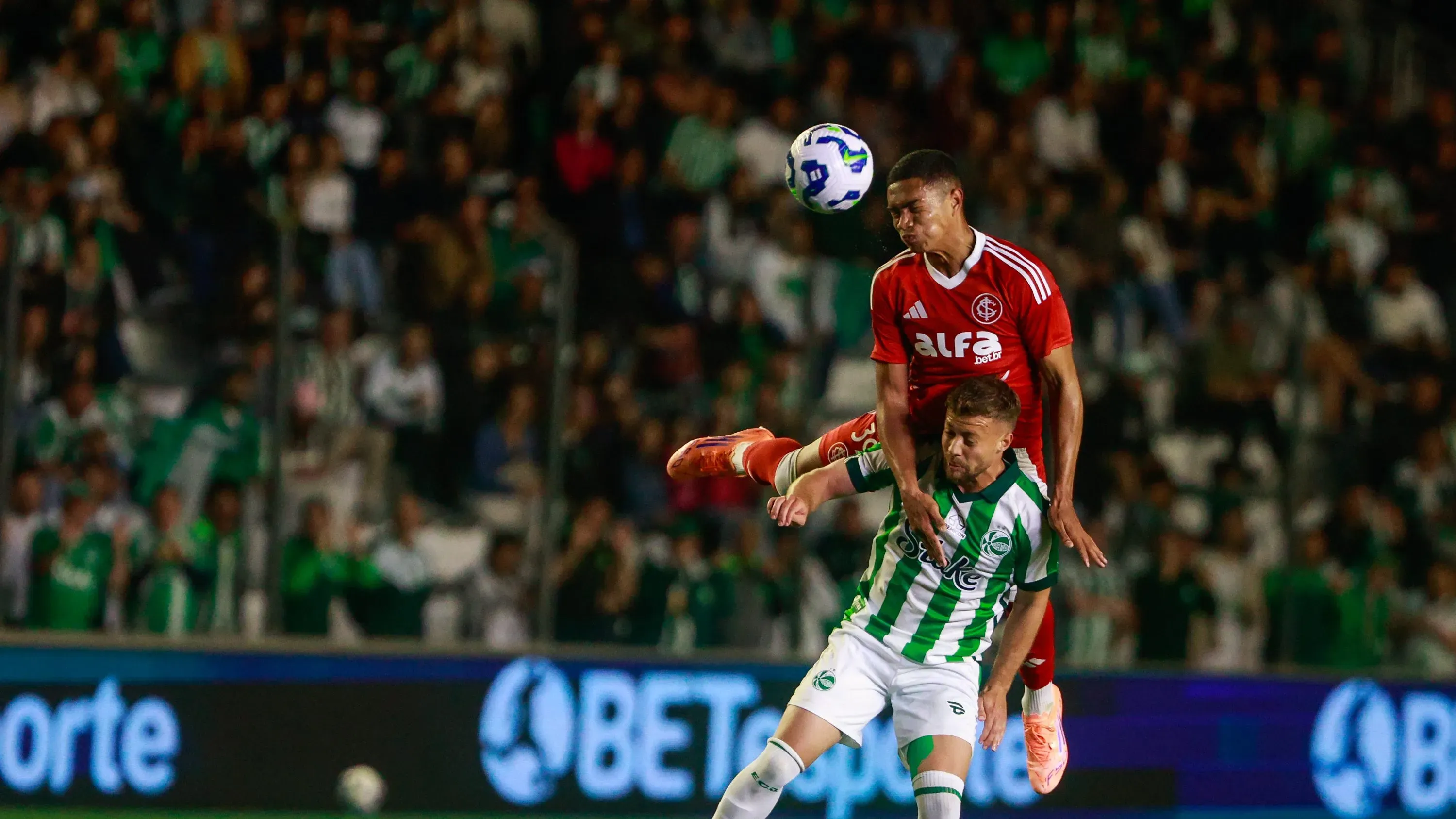Luís Otávio em ação pelo ColoradoFoto: Luiz Erbes/AGIF