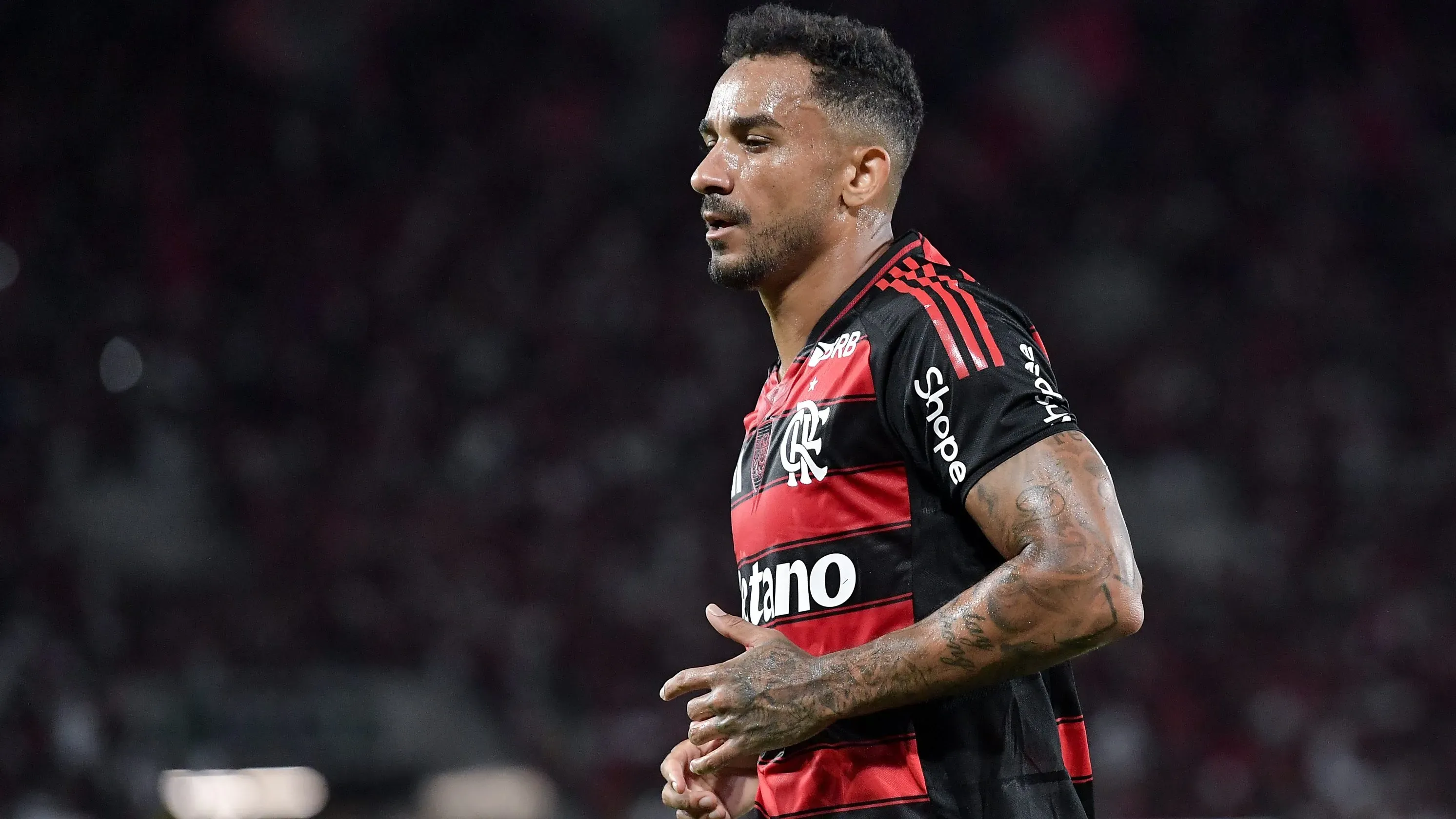 Torcida pede a entrada de Danilo - Foto: Thiago Ribeiro/AGIF.