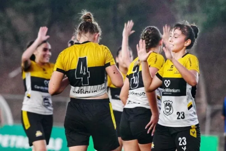 Equipe do Criciúma. Foto: Alexandre Battibugli/Ag. Paulistão