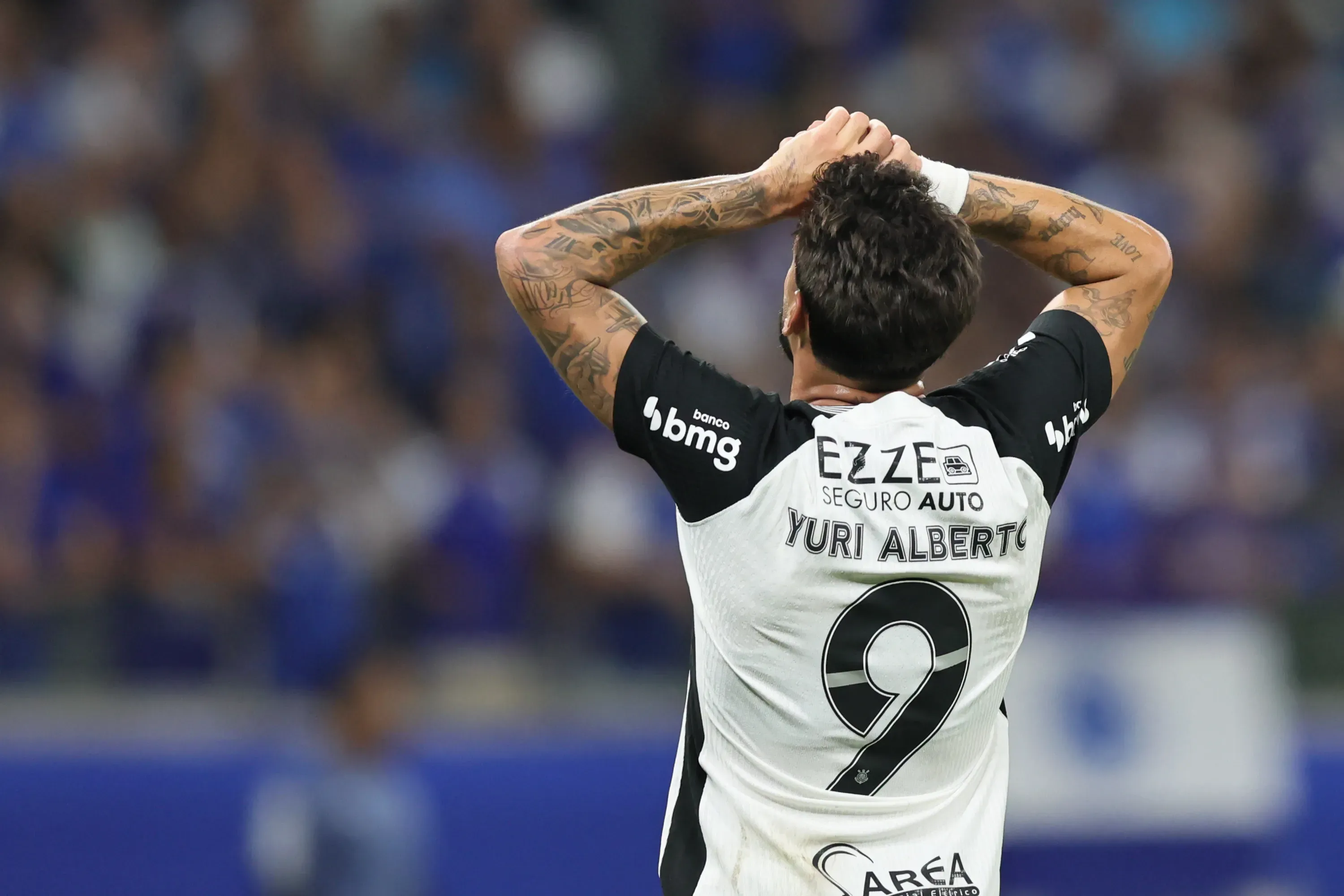 MG – BELO HORIZONTE – 23/11/2025 – BRASILEIRO A 2025, CRUZEIRO X CORINTHIANS – Yuri Alberto jogador do Corinthians lamenta durante partida contra o Cruzeiro no estadio Mineirao pelo campeonato Brasileiro A 2025. Foto: Gilson Lobo/AGIF