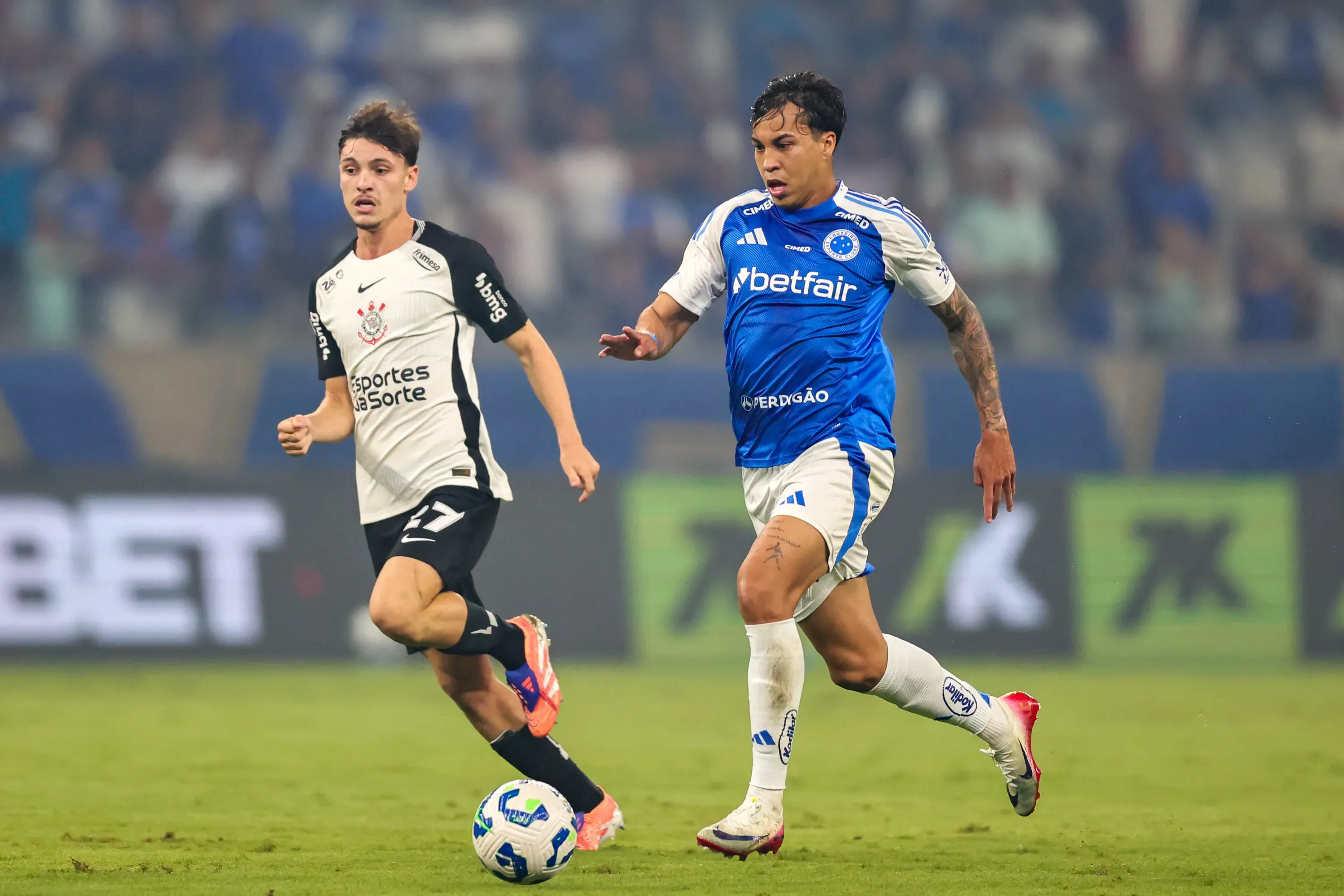 No último duelo entre as equipes, pelo Brasileirão deste ano, vitória do Cruzeiro por 3 a 0. Foto: Gilson Lobo/AGIF