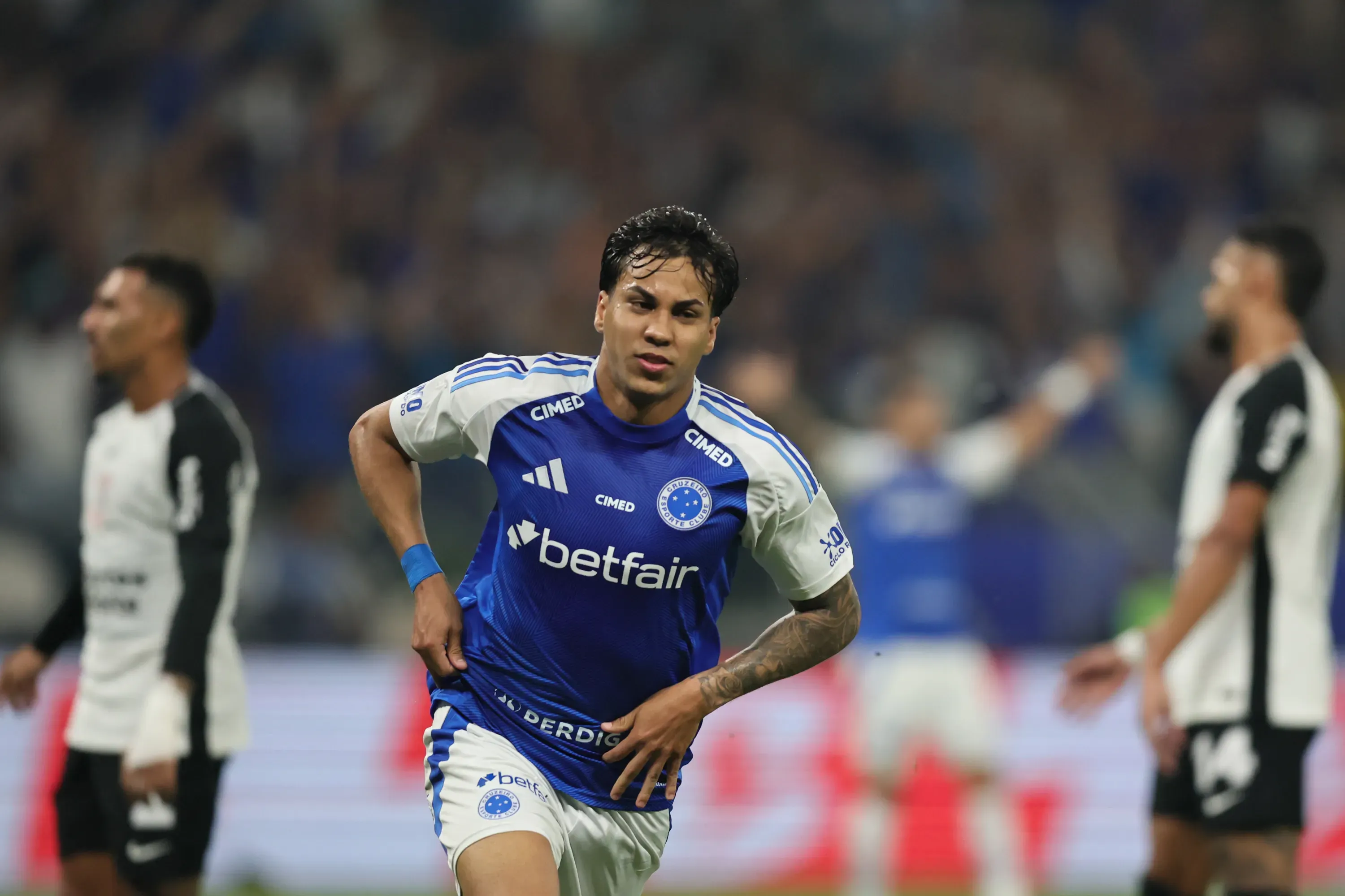 No último duelo entre as equipes, pelo Brasileirão e no próprio Mineirão, vitória do Cruzeiro. Foto: Gilson Lobo/AGIF