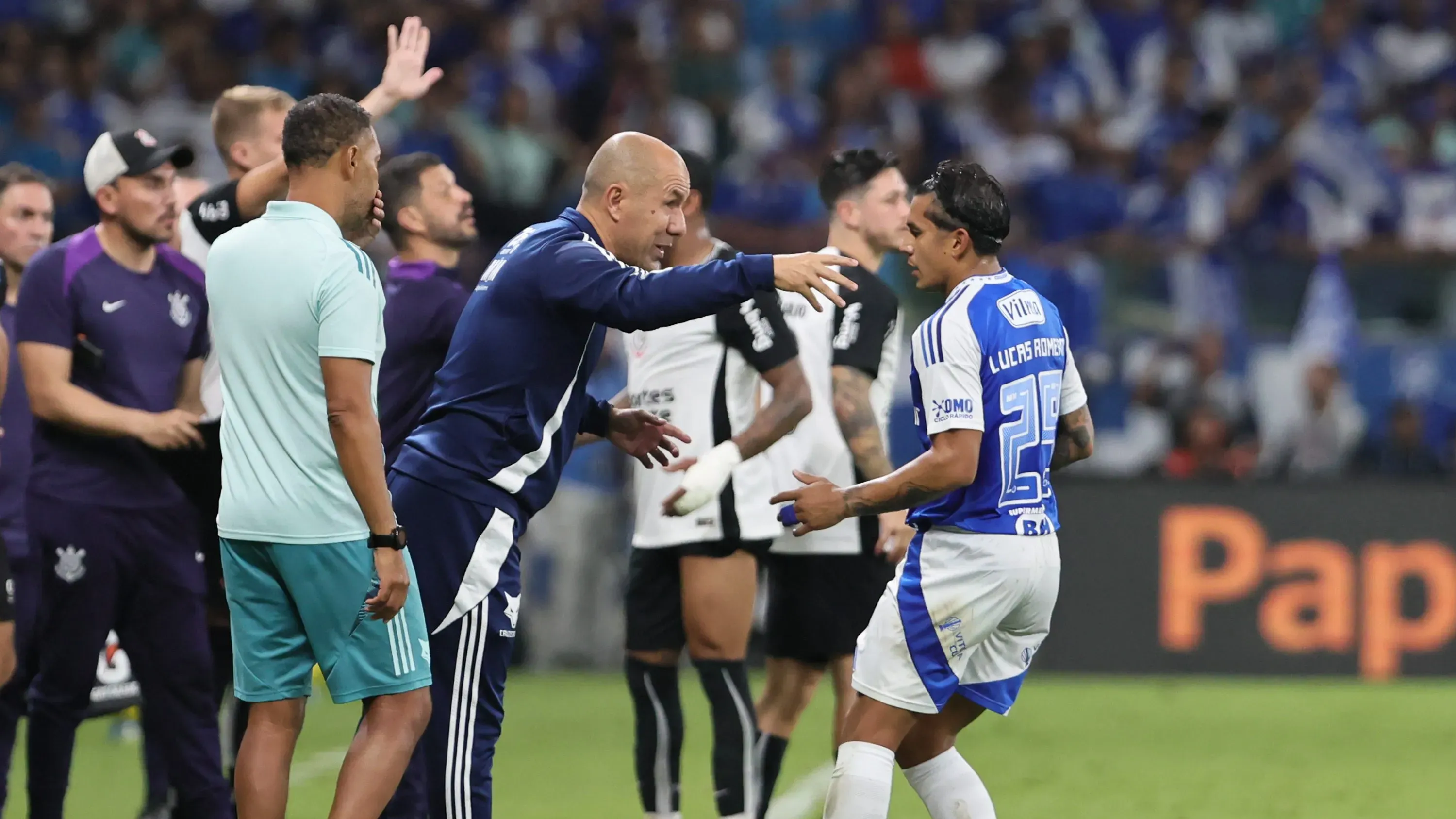 Leonardo Jardim durante a derrota do Cruzeiro para o Corinthians na Copa do Brasil – Foto: Gilson Lobo/AGIF