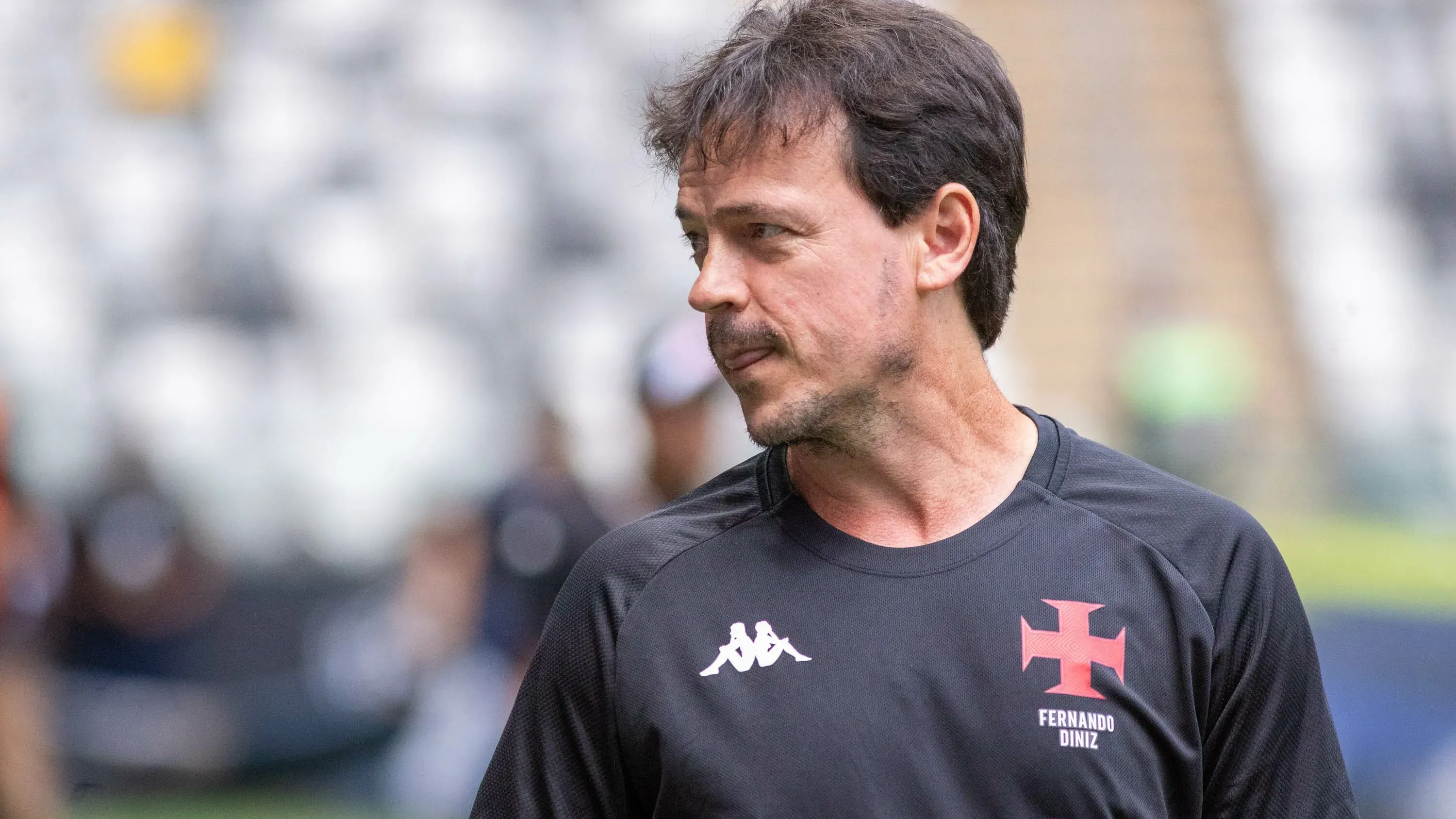 MG – BELO HORIZONTE – 07/12/2025 – BRASILEIRO A 2025, ATLETICO-MG X VASCO – Fernando Diniz tecnico do Vasco durante partida contra o Atletico-MG no estadio Arena MRV pelo campeonato Brasileiro A 2025. Foto: Fernando Moreno/AGIF