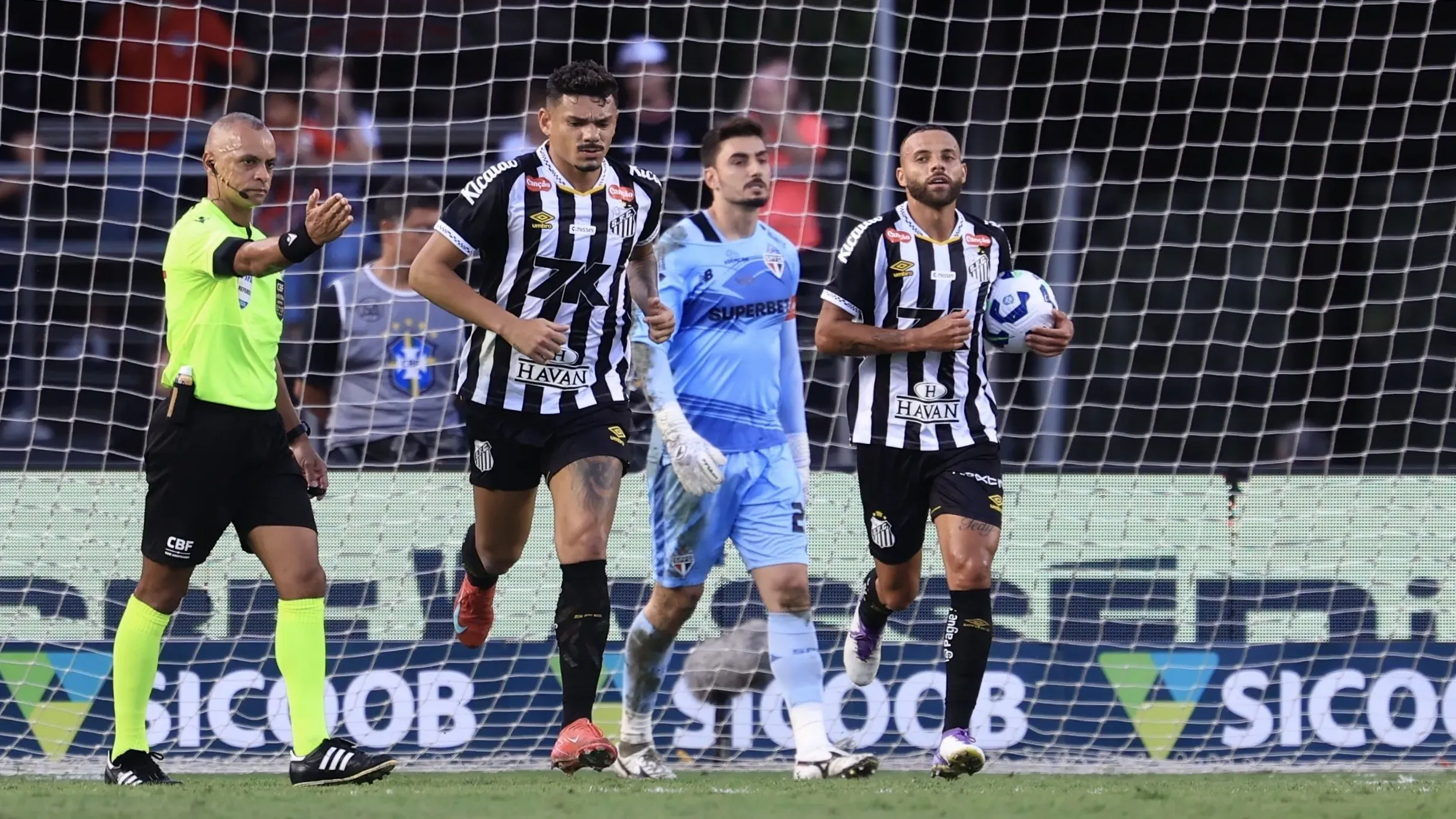 Tiquinho Soares teve um ano ruim no Peixe. Foto: Marcello Zambrana/AGIF