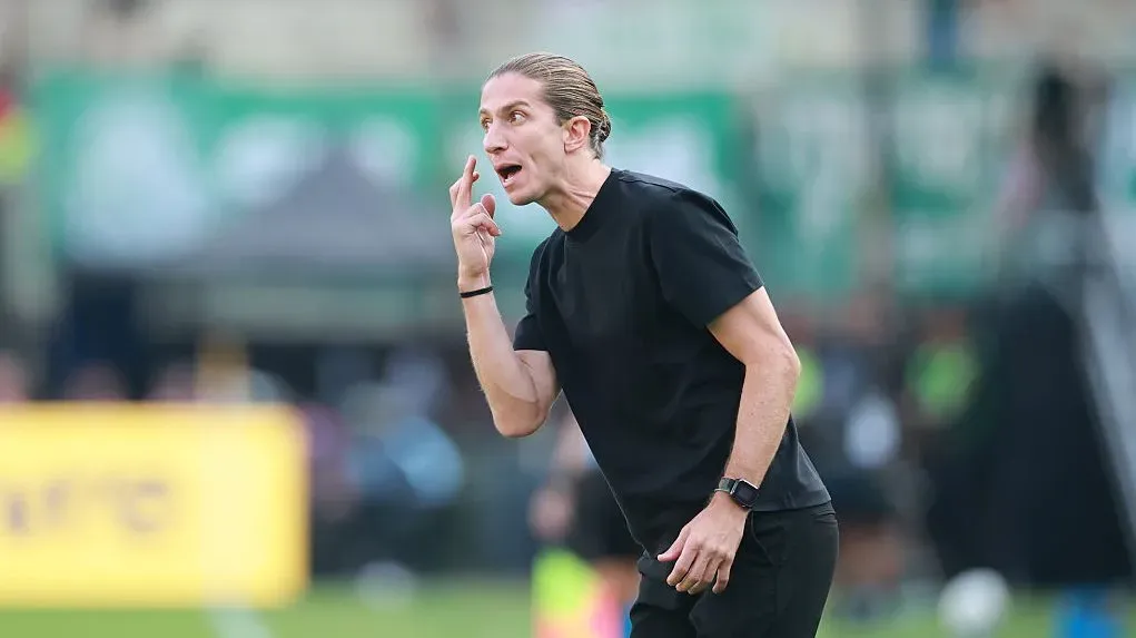 Filipe Luís no comando do Flamengo. Foto: Hector Vivas/Getty Images