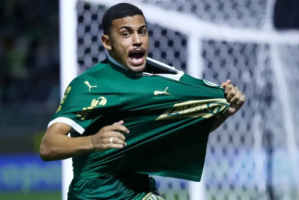 Riquelme é um dos jovens mais promissores do Sub-20 do Palmeiras e interessa a clube da Champions – Foto: Marco Miatelo/AGIF