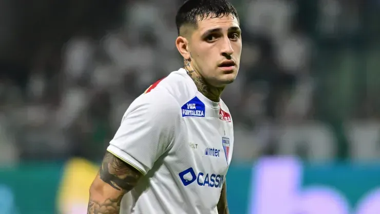 Zagueiro canhoto atuou em 2024 emprestado ao Fortaleza e agradou ao SPFC – Foto: Jota Erre/AGIF