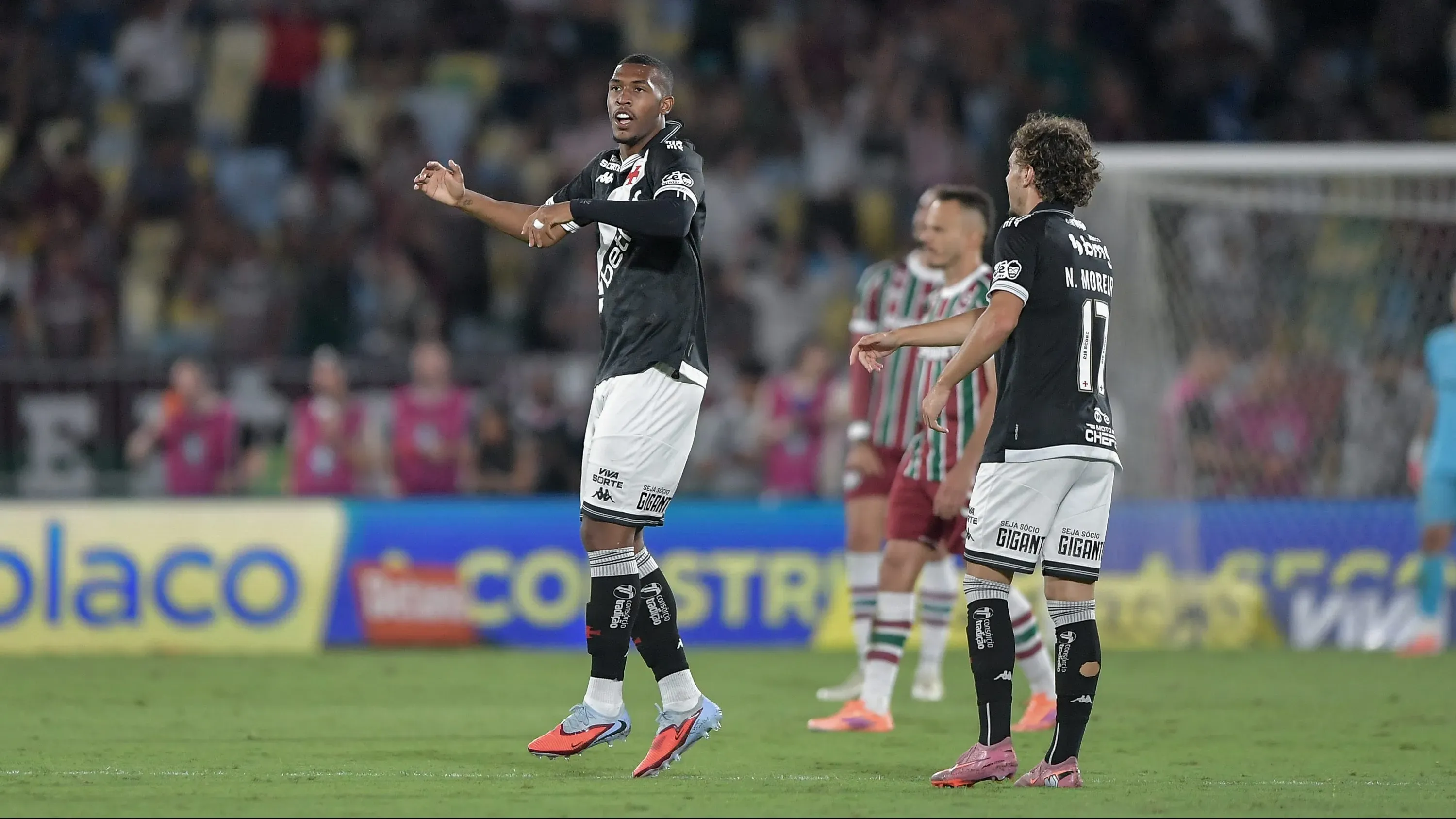 Rayan, jogador do Vasco, comemora seu gol durante partida contra o Fluminense no estadio Maracana pelo campeonato Copa Do Brasil 2025. Foto: Thiago Ribeiro/AGIF